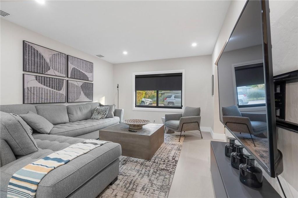 Photo of 425 NE 25th Street, Wilton Manors, FL 33305 (MLS # F10545098)