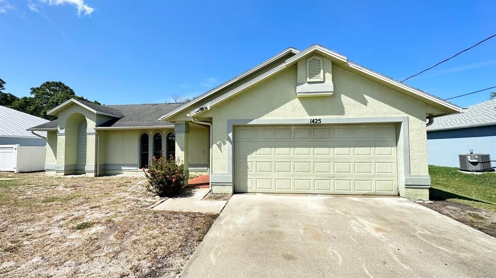 Photo of 1425 SW Gastador Avenue, Port Saint Lucie, FL 34953 (MLS # R10879751)