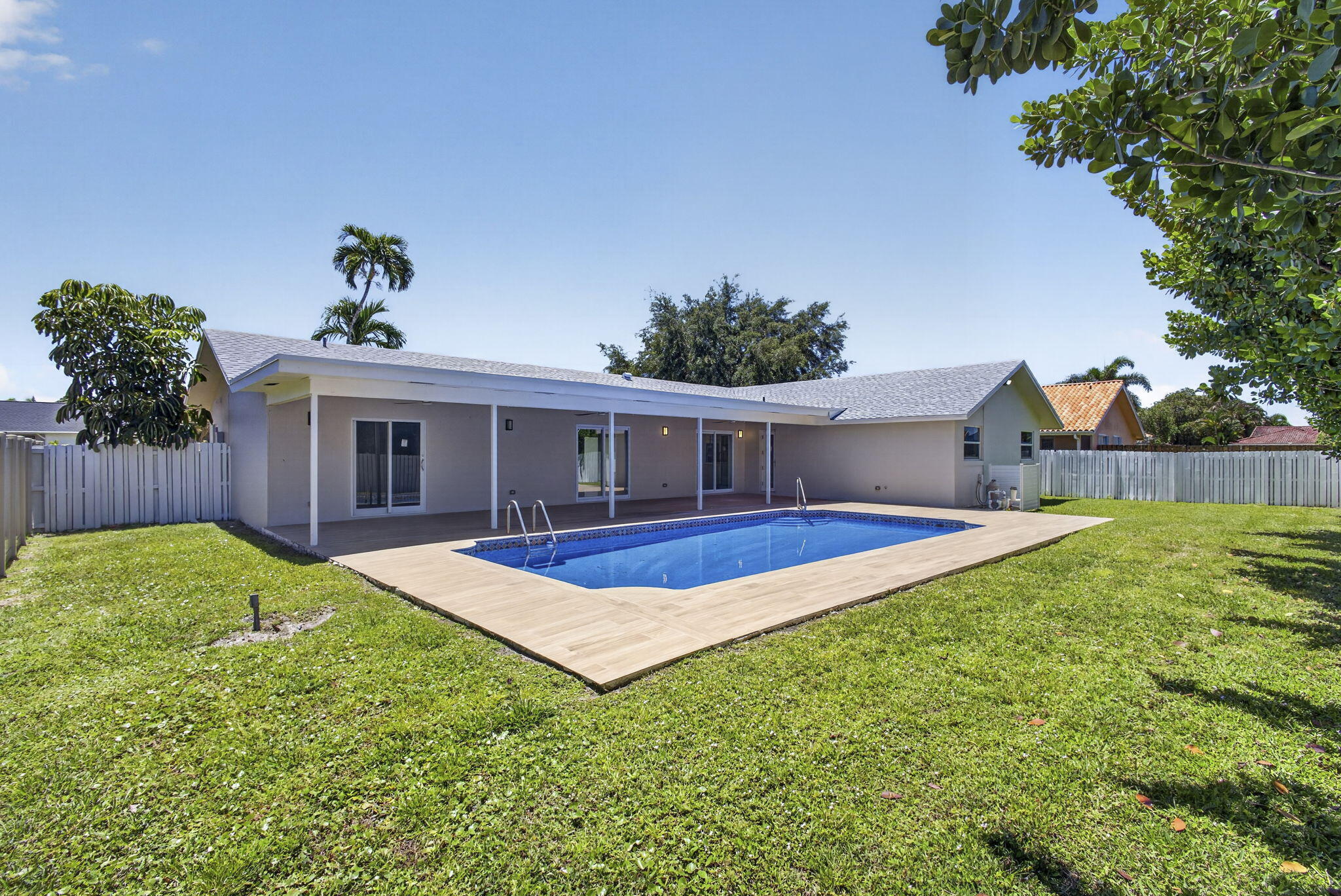 SOUTH SHORE 1 OF WELLINGTON - Residential