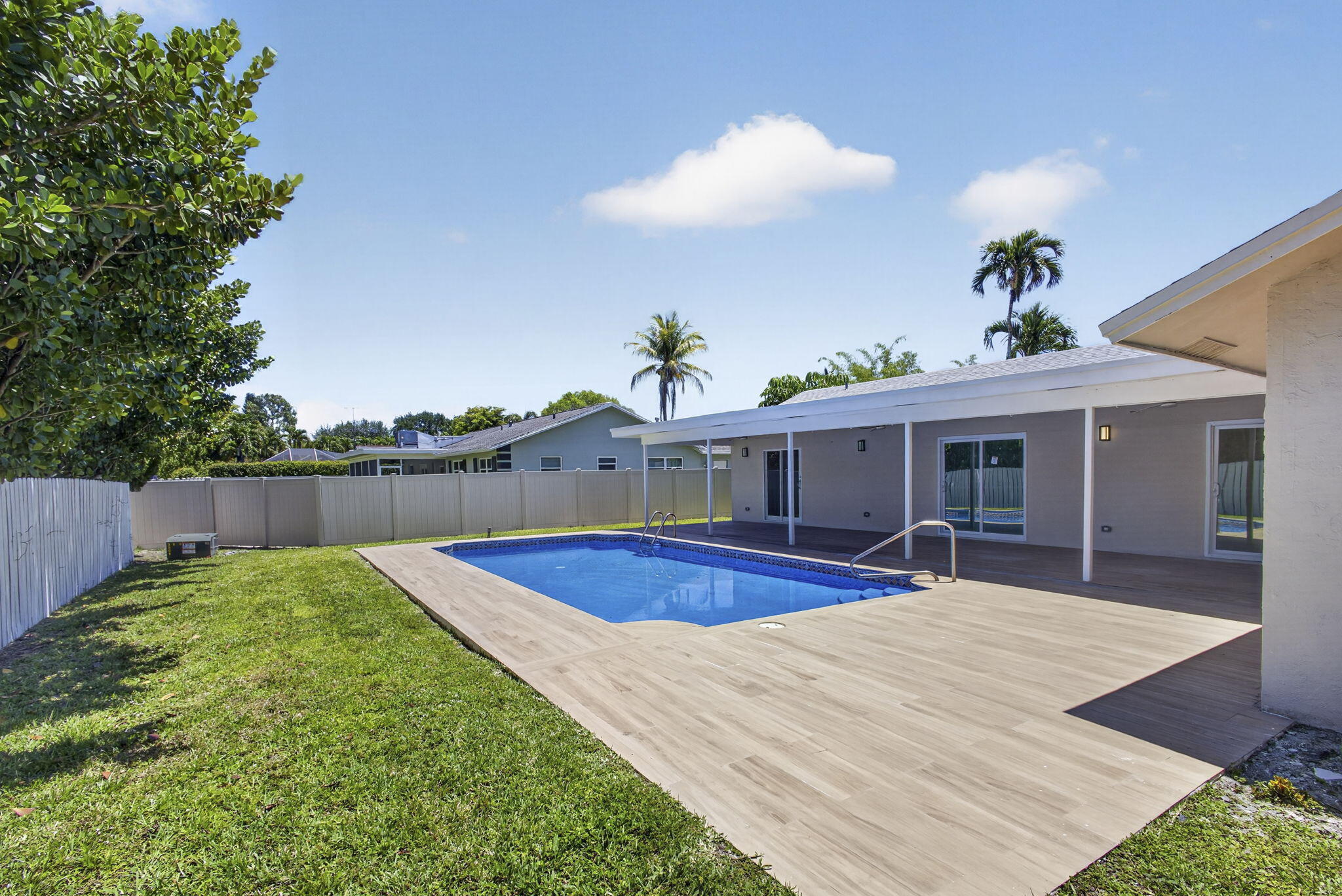SOUTH SHORE 1 OF WELLINGTON - Residential