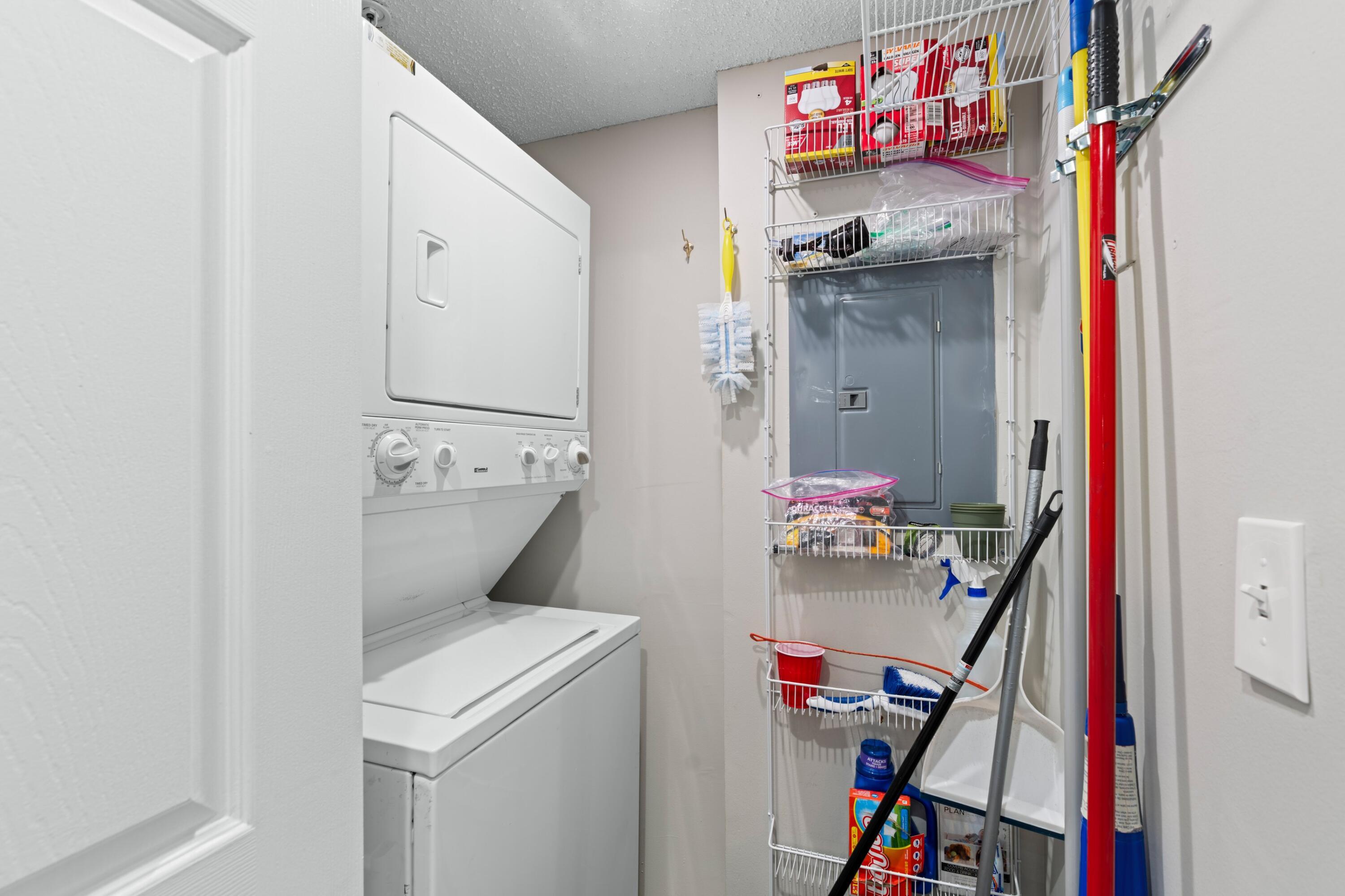 LIGHTHOUSE COVE AT TEQUESTA CONDO - Residential