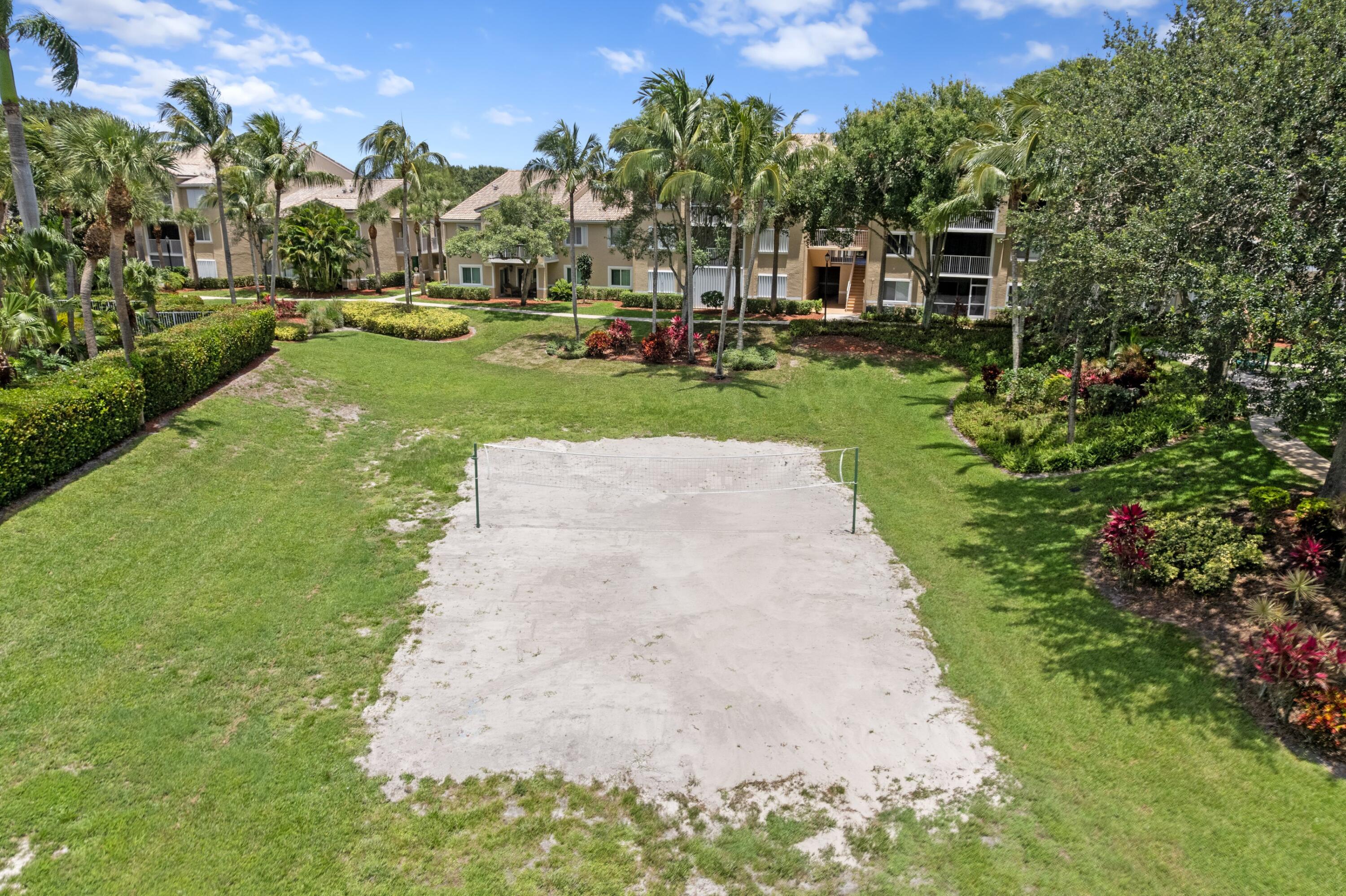 LIGHTHOUSE COVE AT TEQUESTA CONDO - Residential