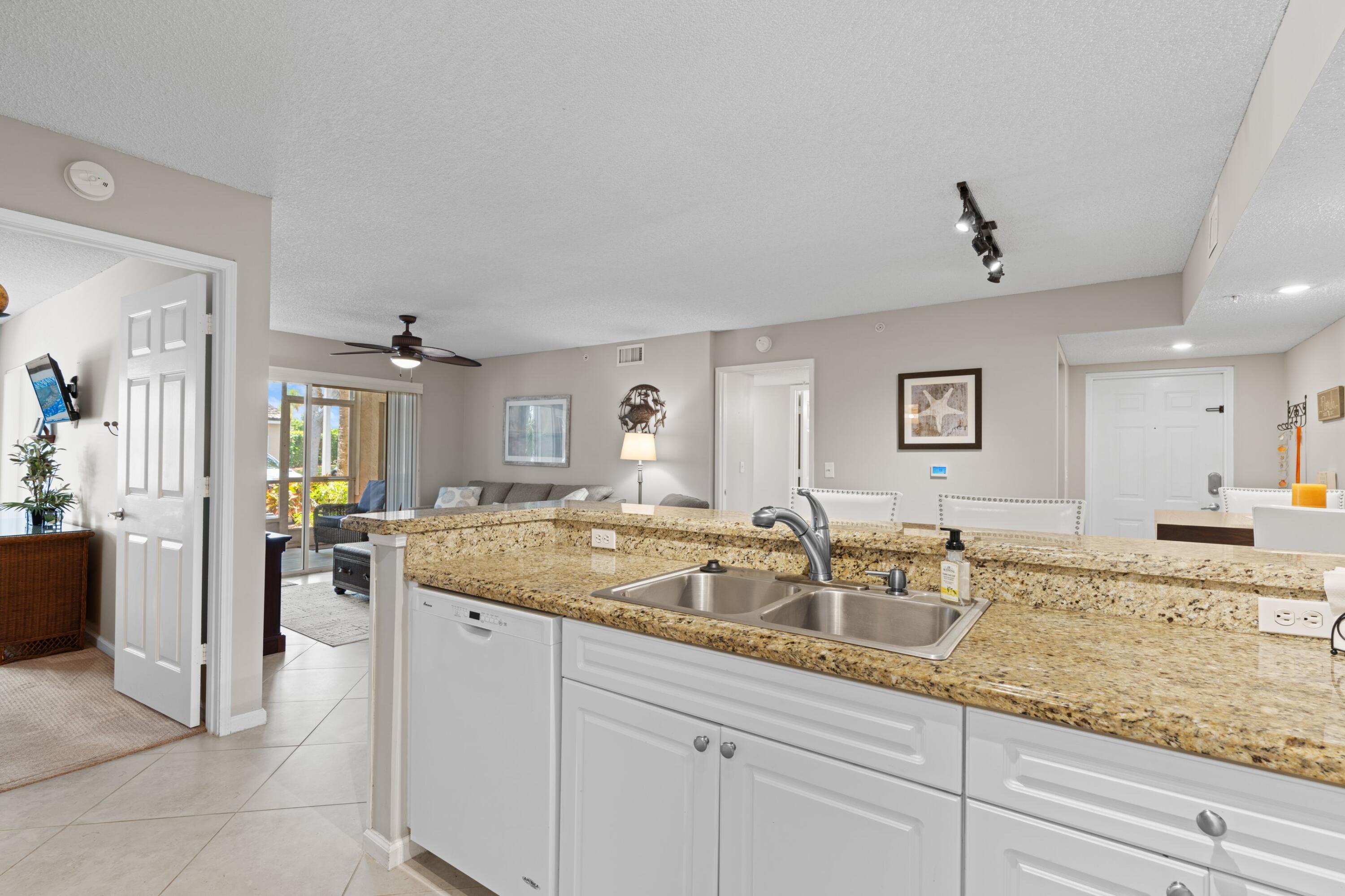 LIGHTHOUSE COVE AT TEQUESTA CONDO - Residential