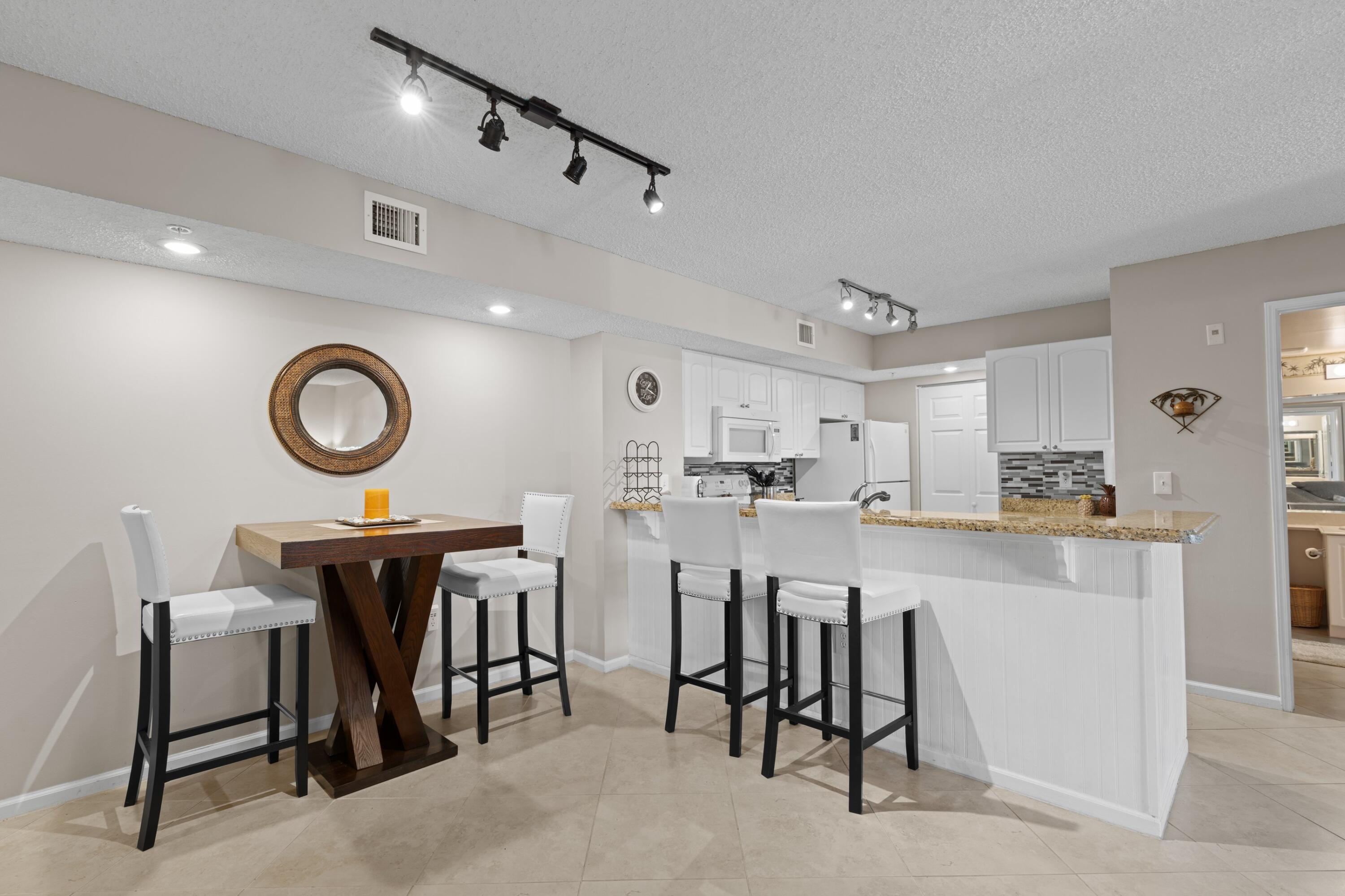LIGHTHOUSE COVE AT TEQUESTA CONDO - Residential