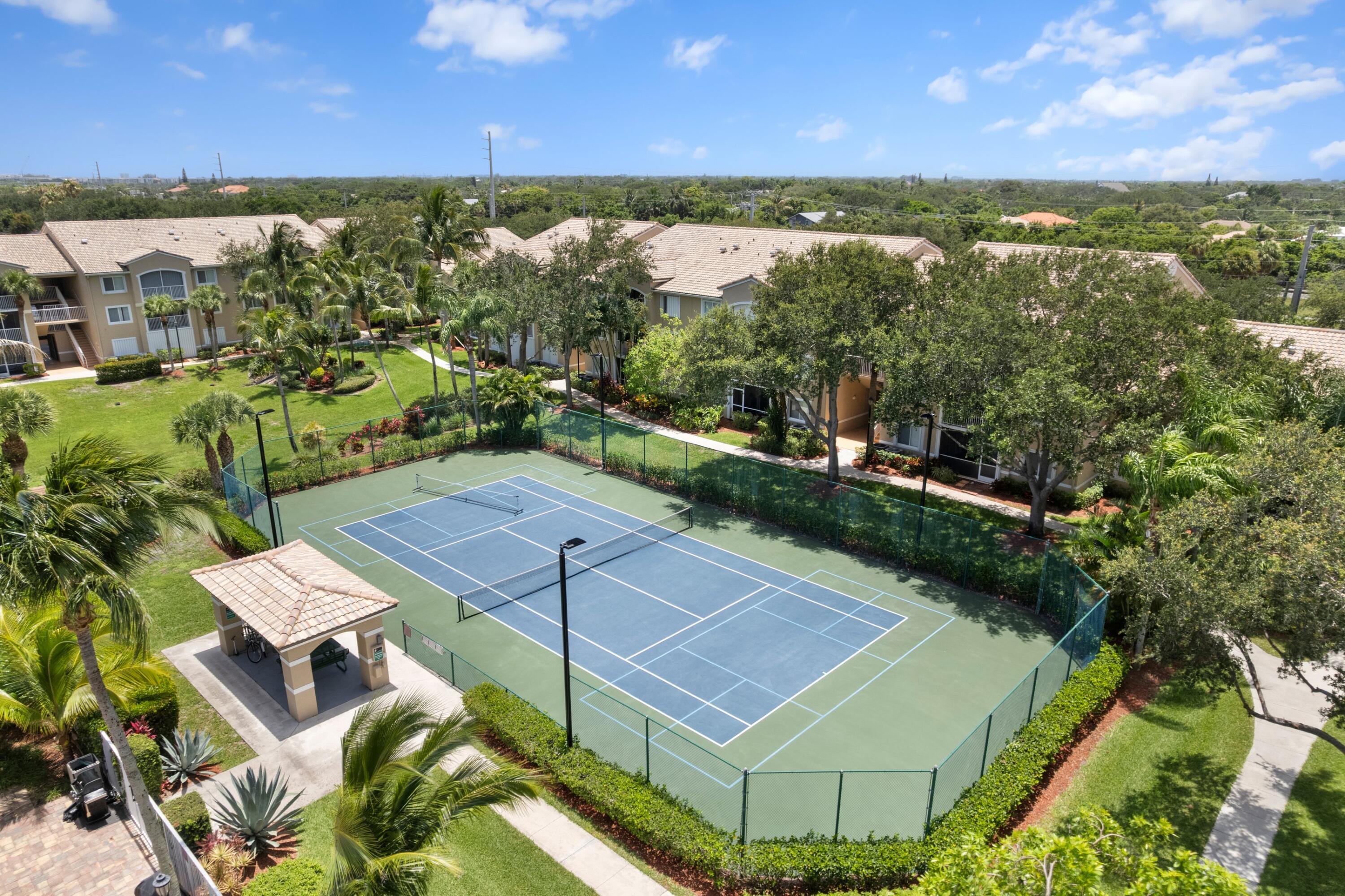LIGHTHOUSE COVE AT TEQUESTA CONDO - Residential