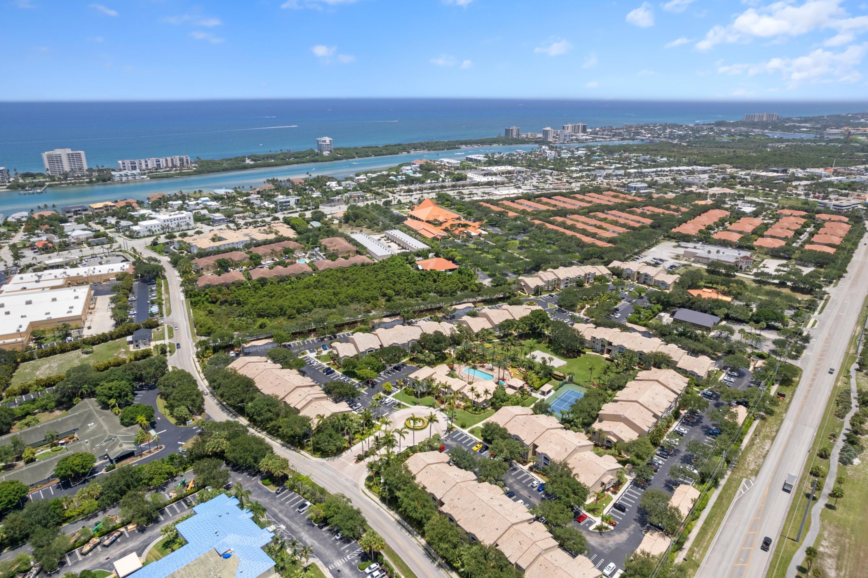 LIGHTHOUSE COVE AT TEQUESTA CONDO - Residential