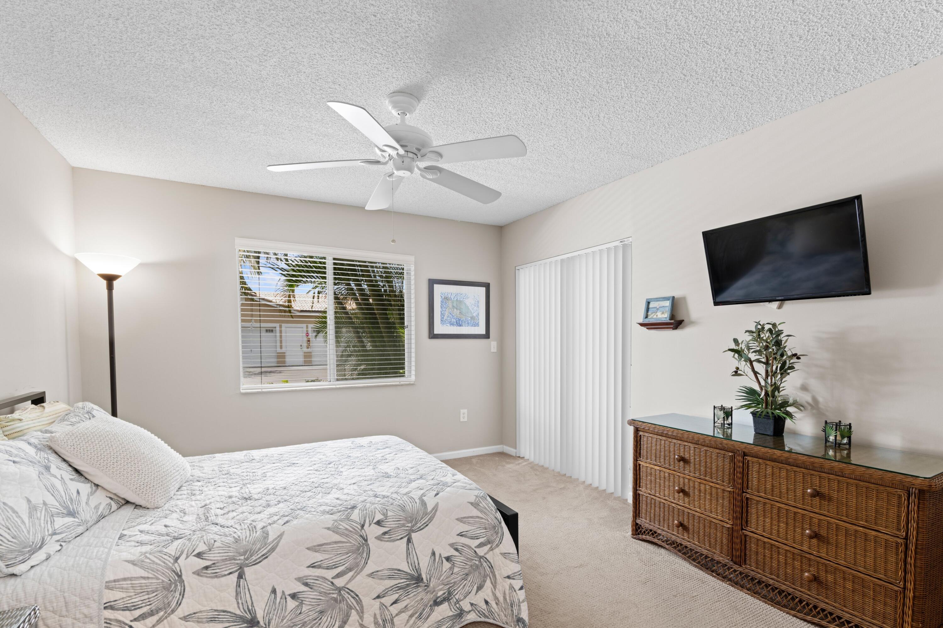 LIGHTHOUSE COVE AT TEQUESTA CONDO - Residential