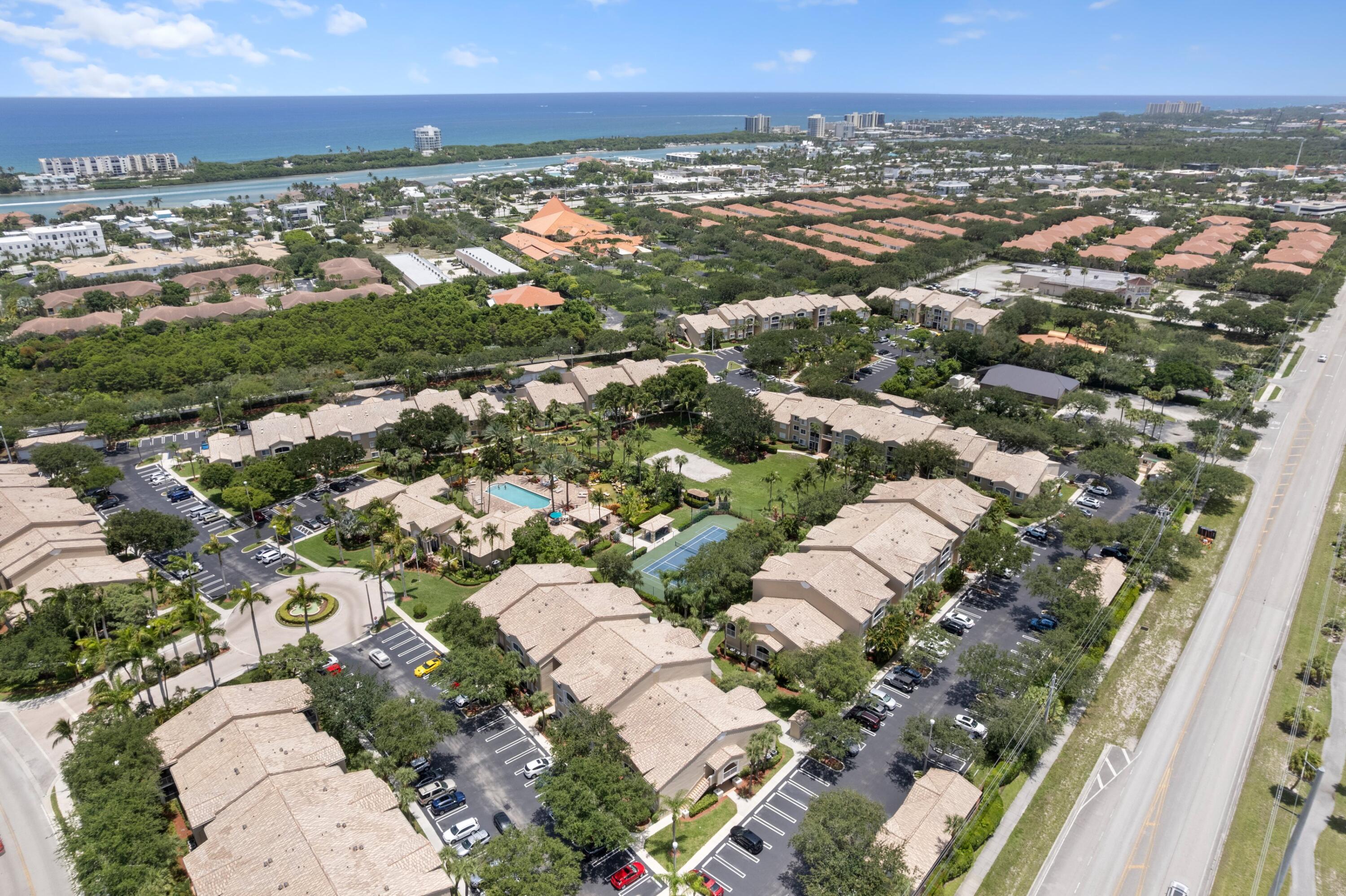 LIGHTHOUSE COVE AT TEQUESTA CONDO - Residential