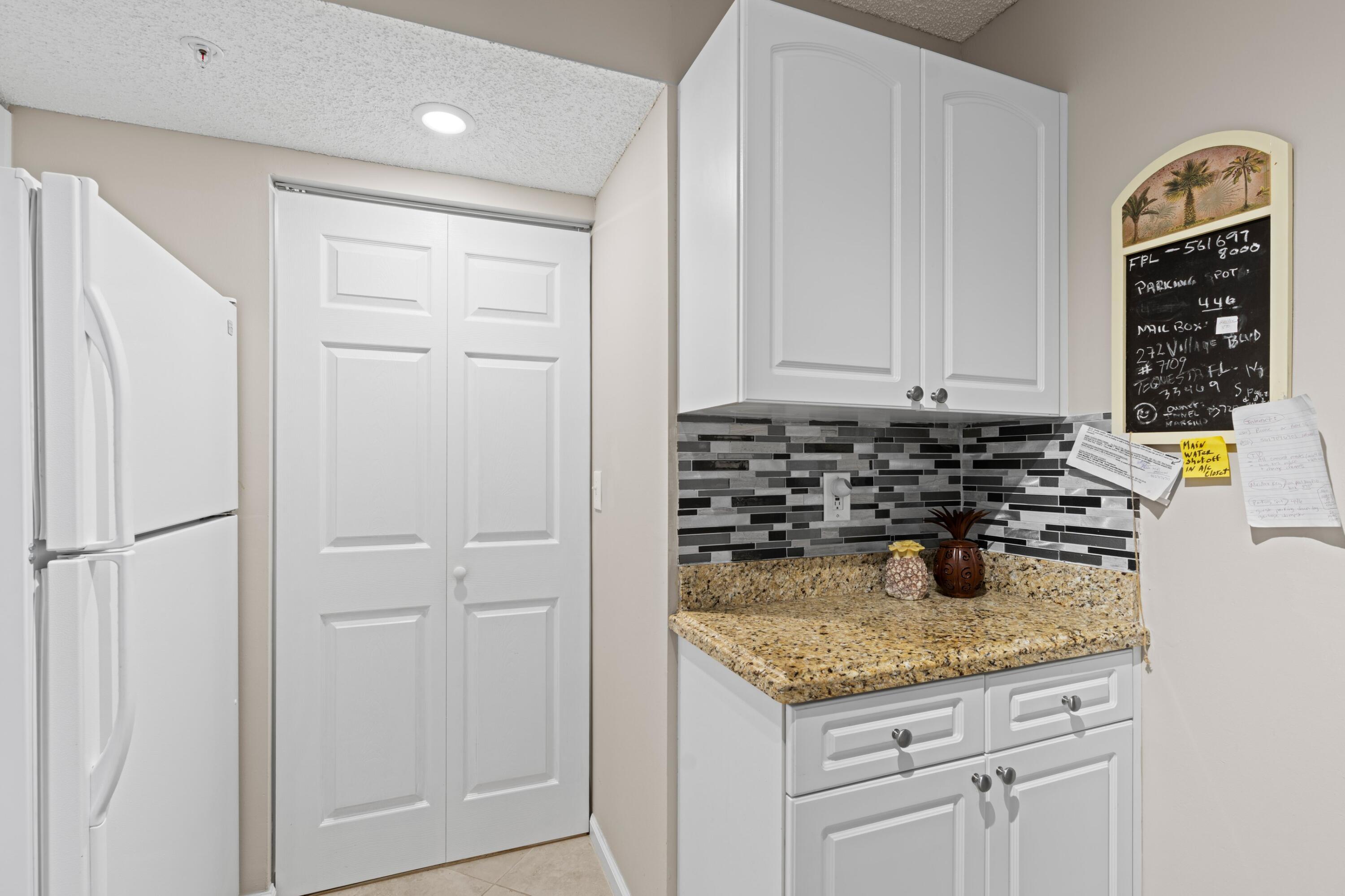 LIGHTHOUSE COVE AT TEQUESTA CONDO - Residential