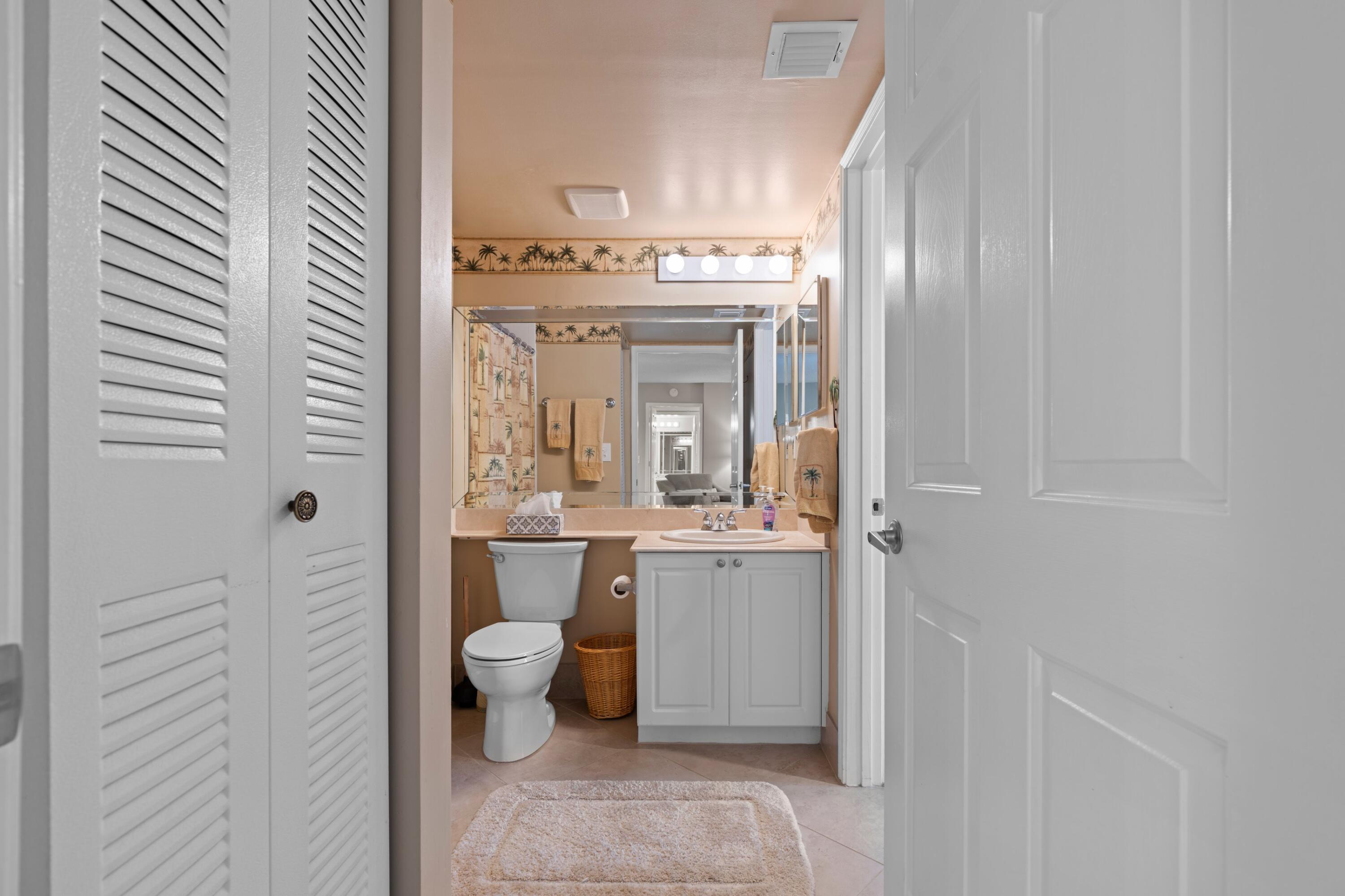 LIGHTHOUSE COVE AT TEQUESTA CONDO - Residential