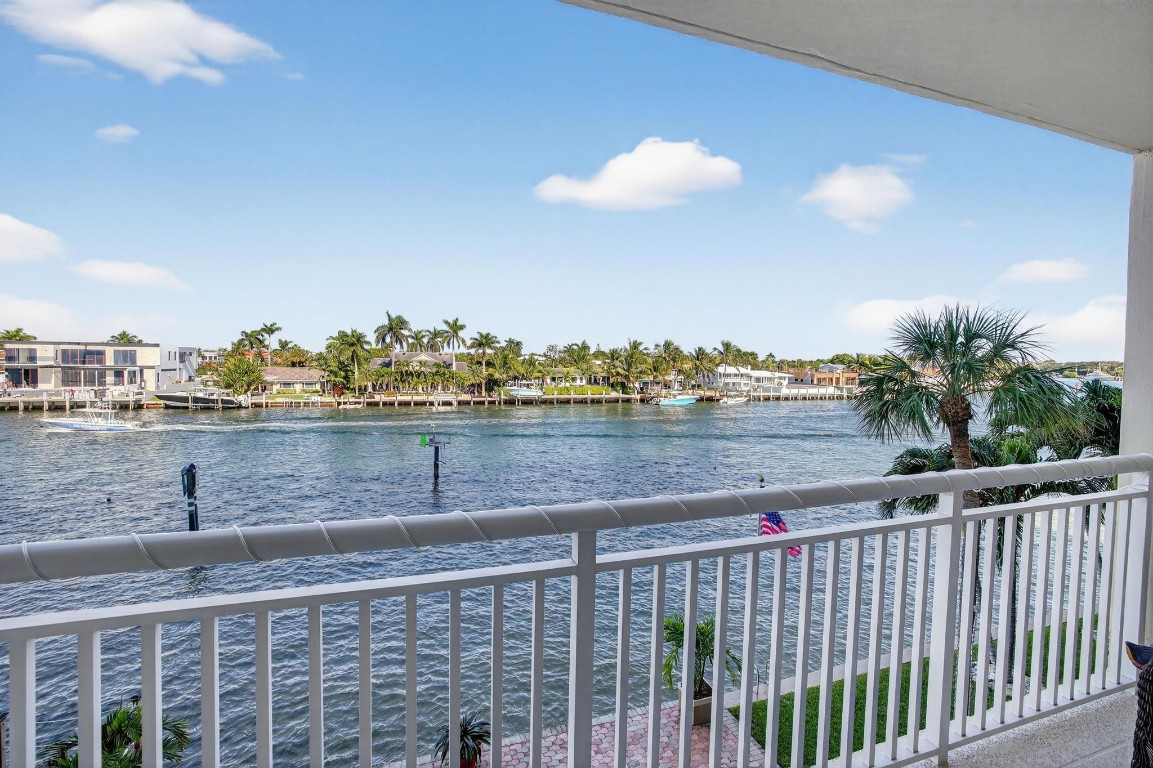 2611 N Riverside Drive 304