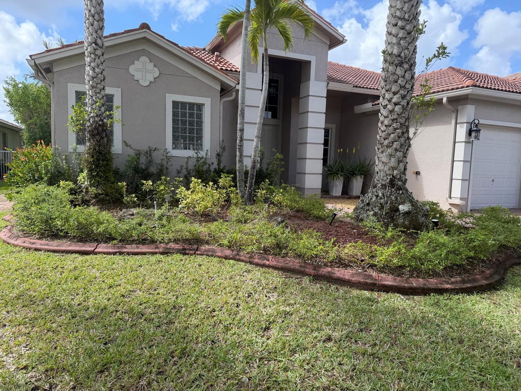 Photo of 19486 N COQUINA Way, Weston, FL 33332 (MLS # B26081118)