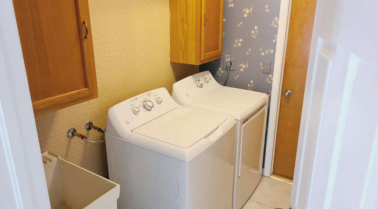 PINEWOOD GROVE OF WELLING - Residential Lease