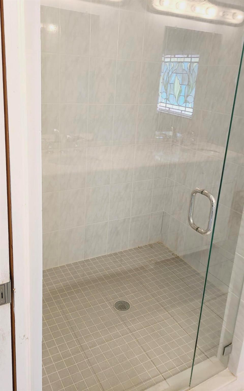 PINEWOOD GROVE OF WELLING - Residential Lease