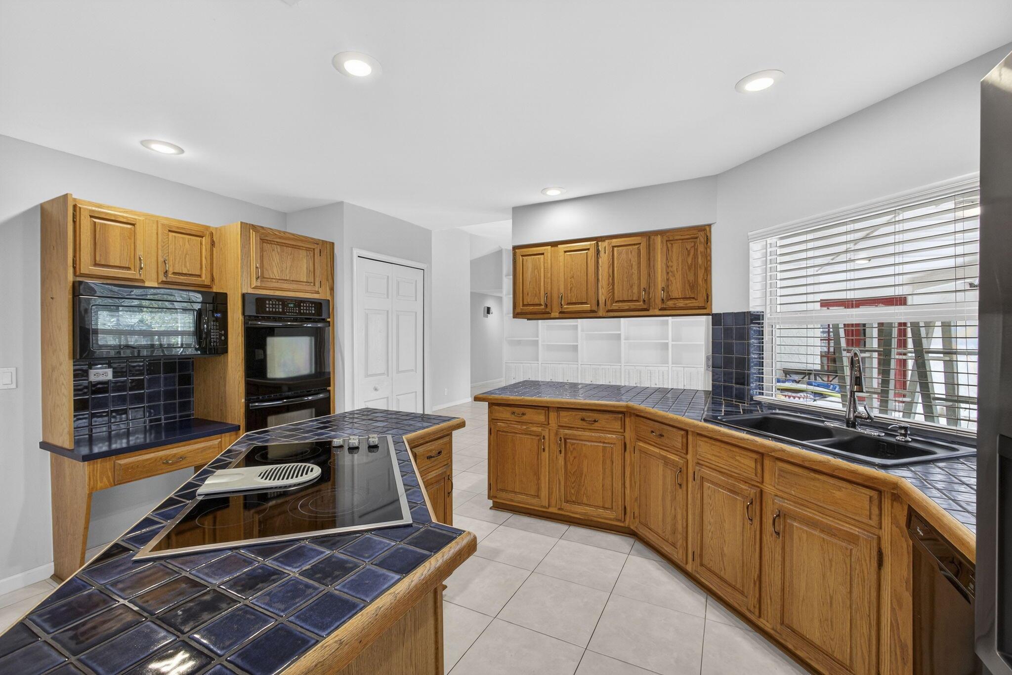 PINEWOOD GROVE OF WELLING - Residential Lease