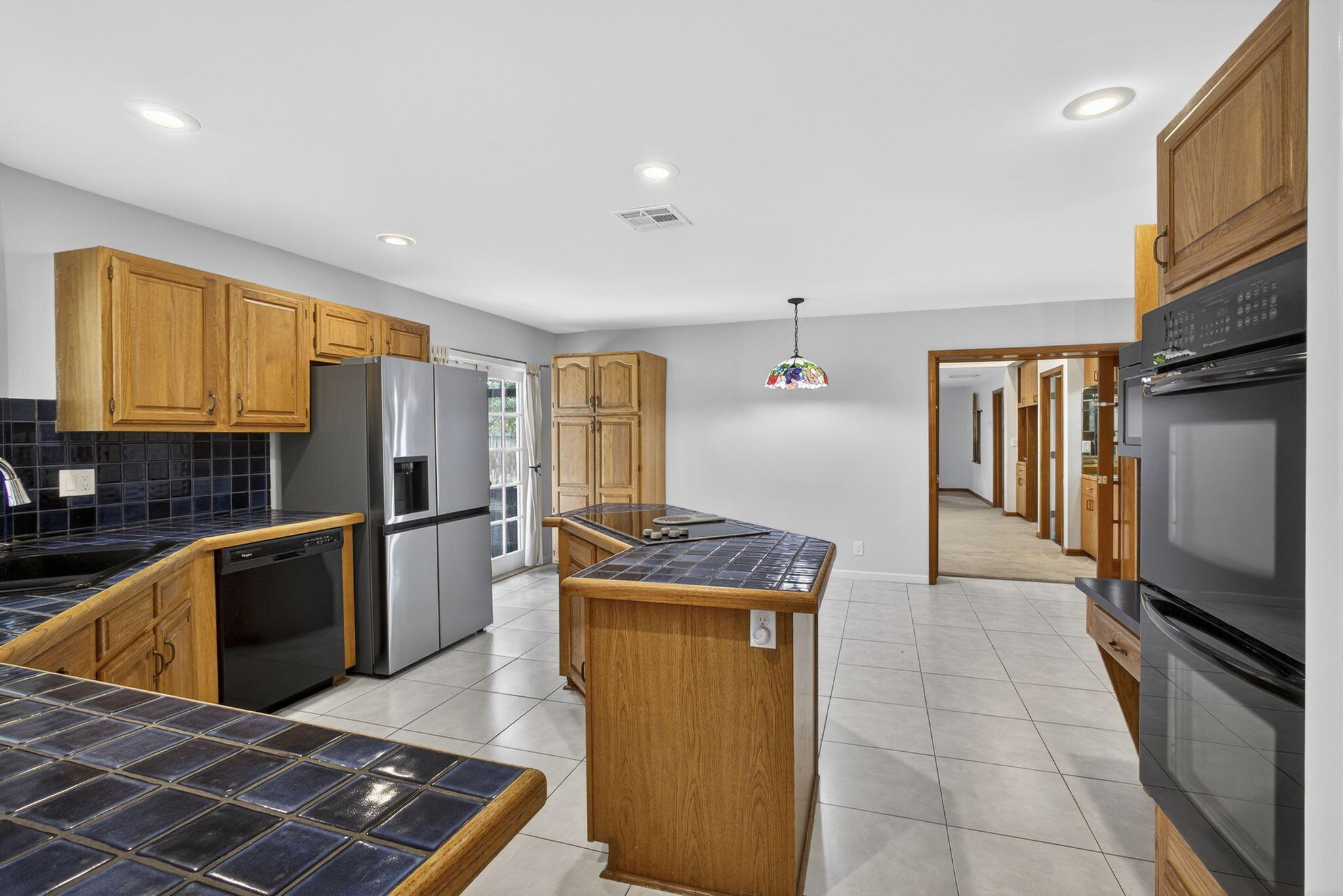 PINEWOOD GROVE OF WELLING - Residential Lease