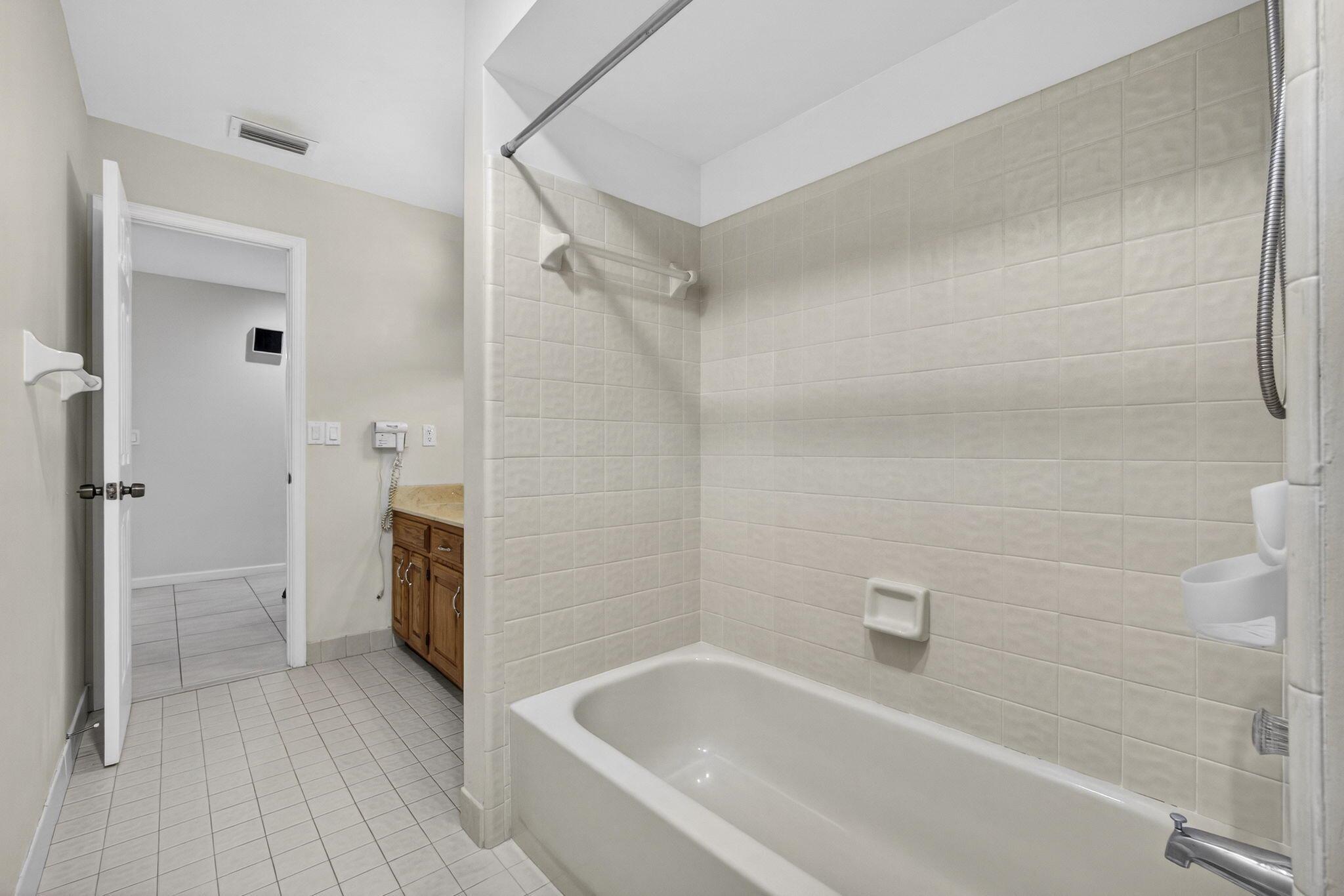 PINEWOOD GROVE OF WELLING - Residential Lease