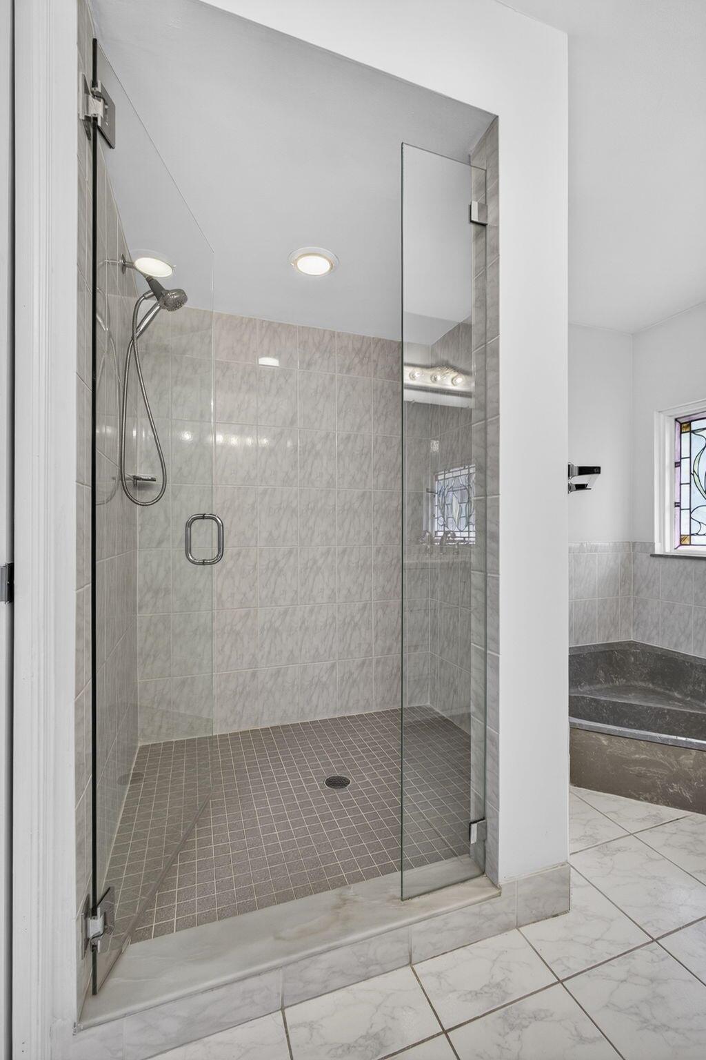 PINEWOOD GROVE OF WELLING - Residential Lease