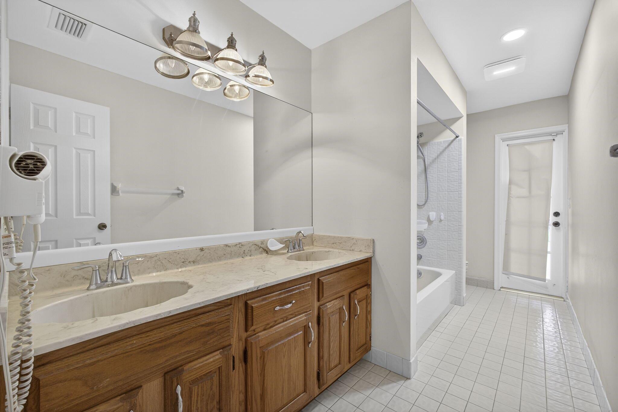 PINEWOOD GROVE OF WELLING - Residential Lease