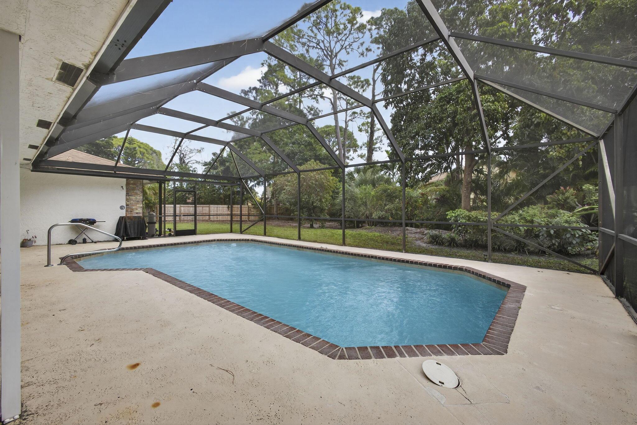 PINEWOOD GROVE OF WELLING - Residential Lease