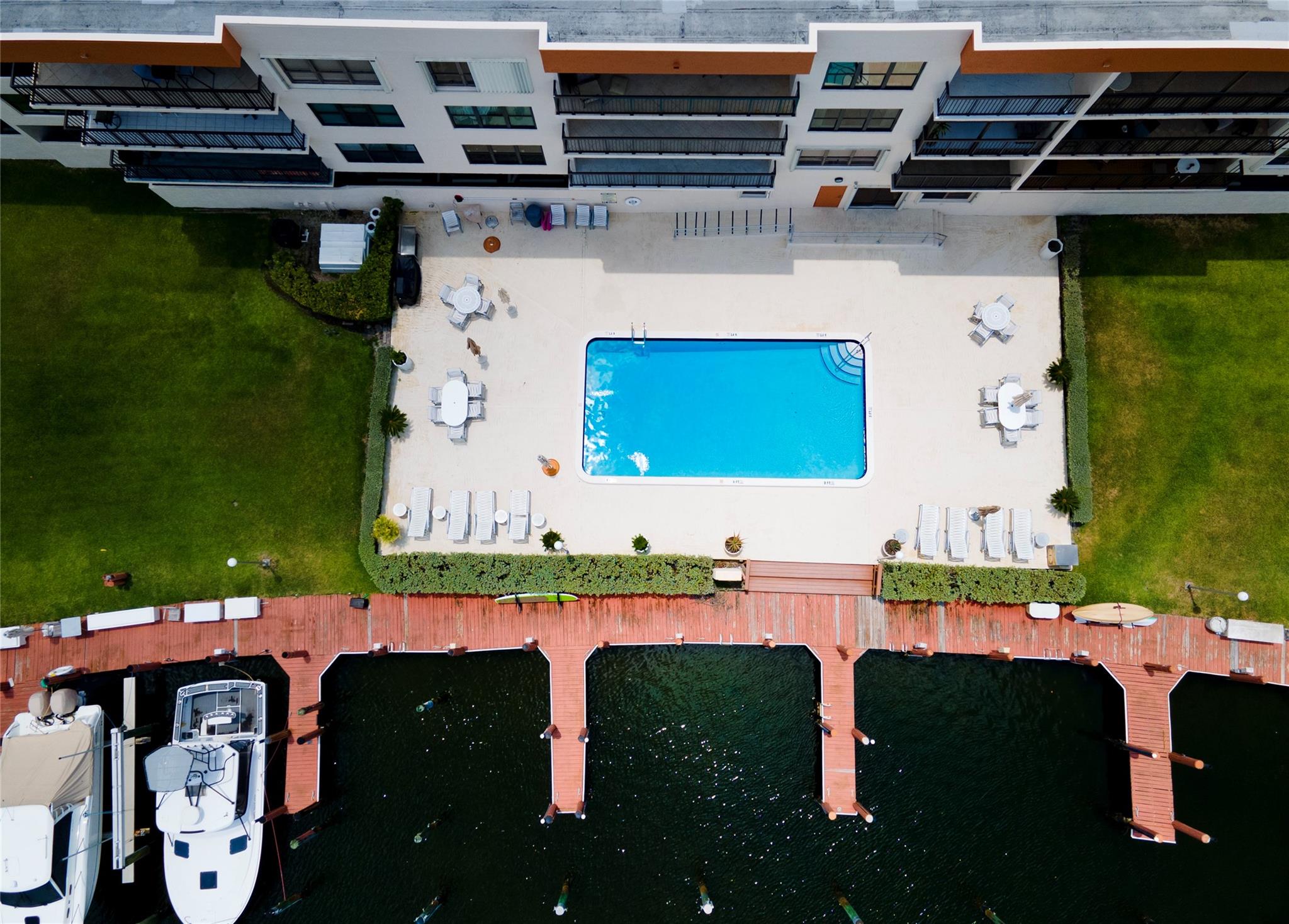 200 Golden Isles Dr 402