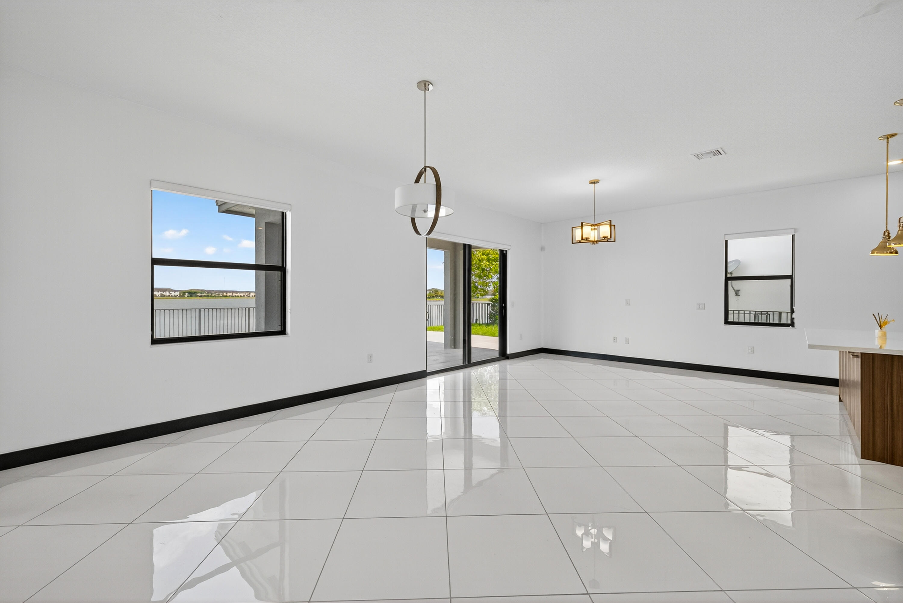 DUNNWOODY LAKE - Residential