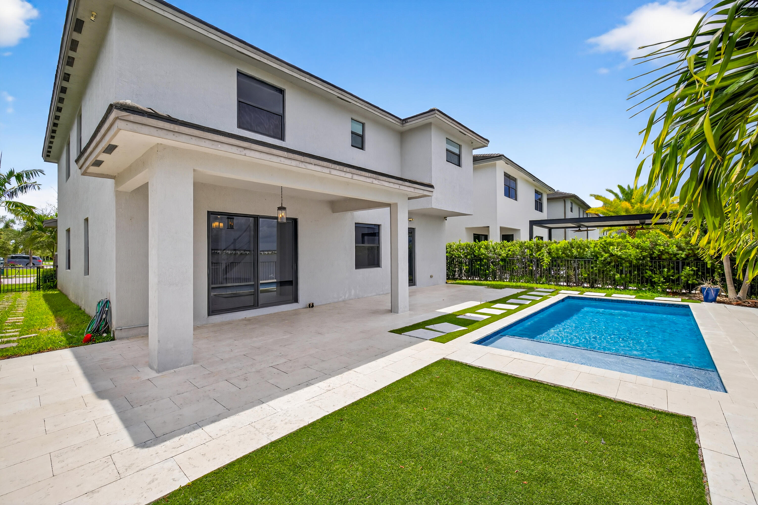 DUNNWOODY LAKE - Residential