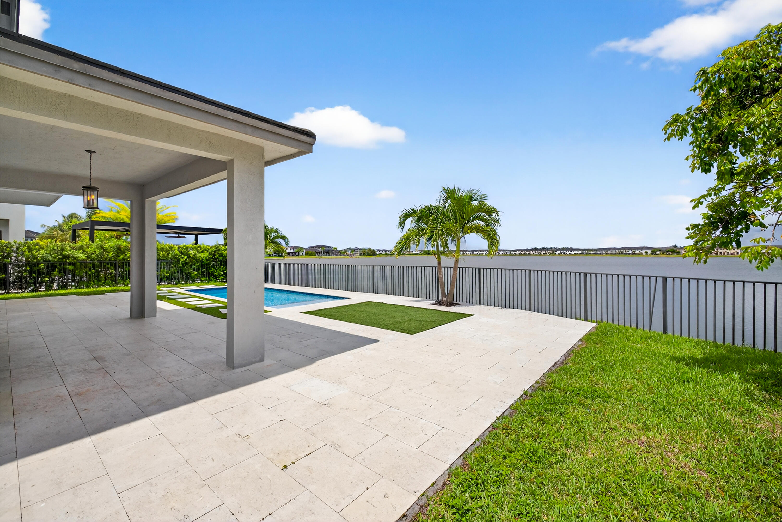 DUNNWOODY LAKE - Residential