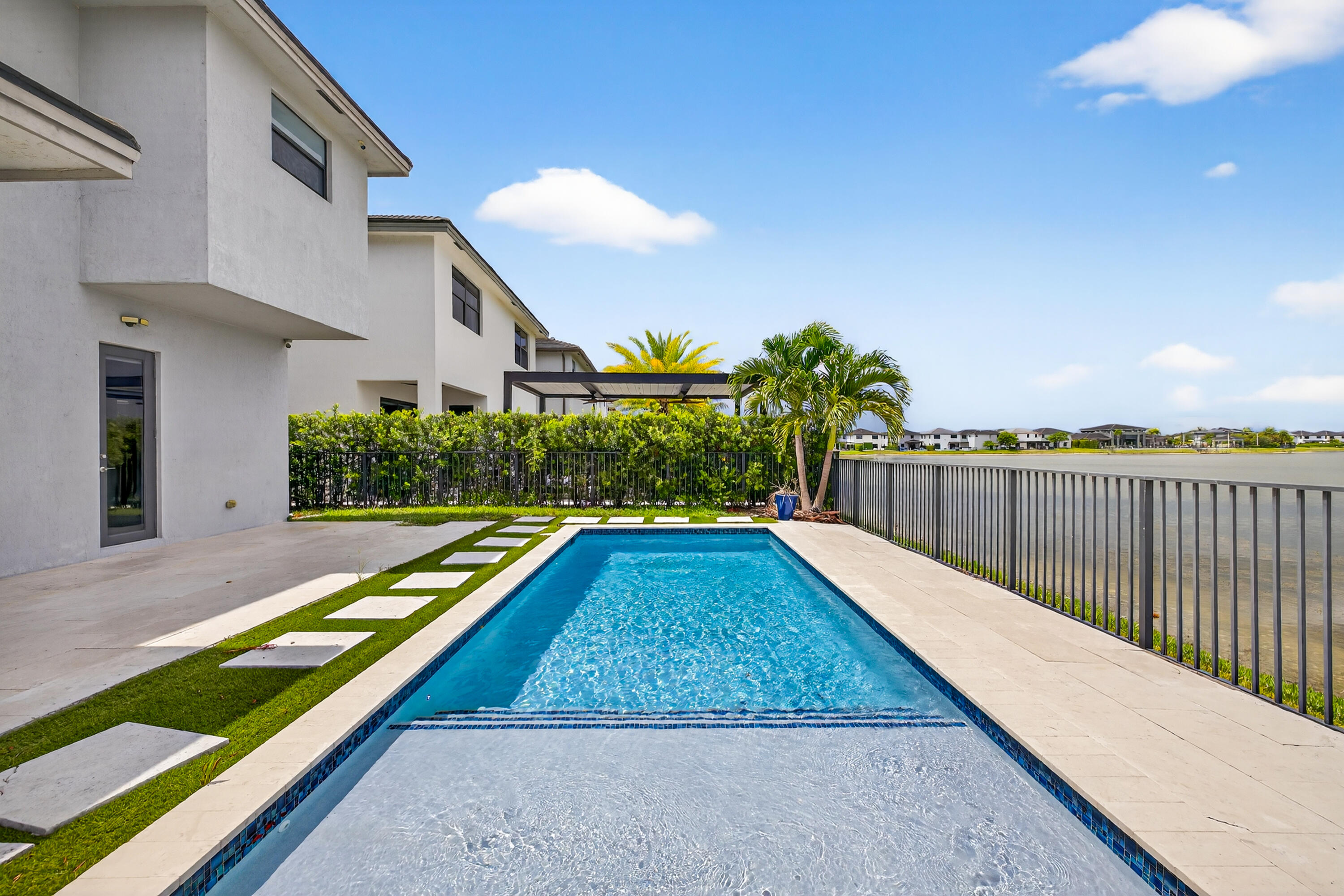 DUNNWOODY LAKE - Residential