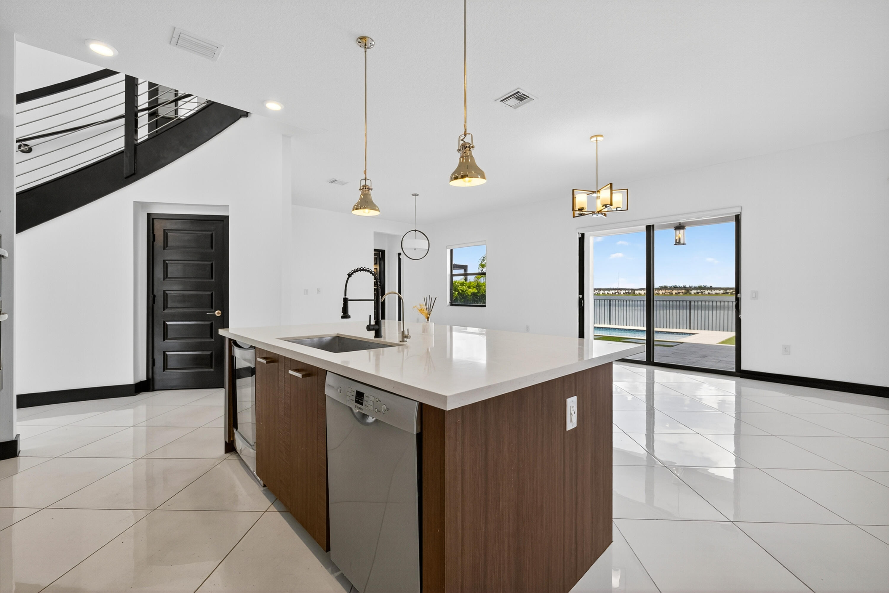 DUNNWOODY LAKE - Residential