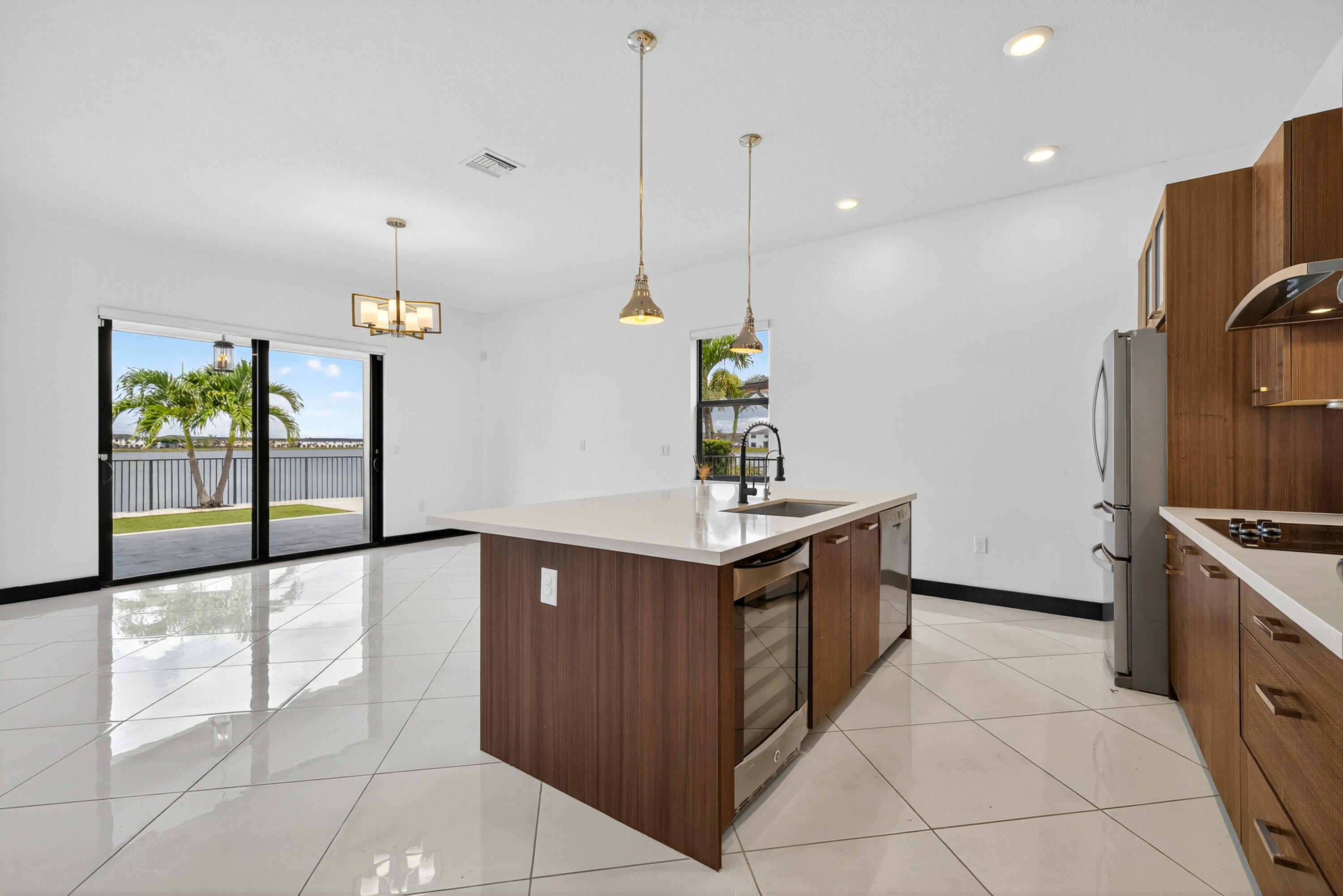 DUNNWOODY LAKE - Residential