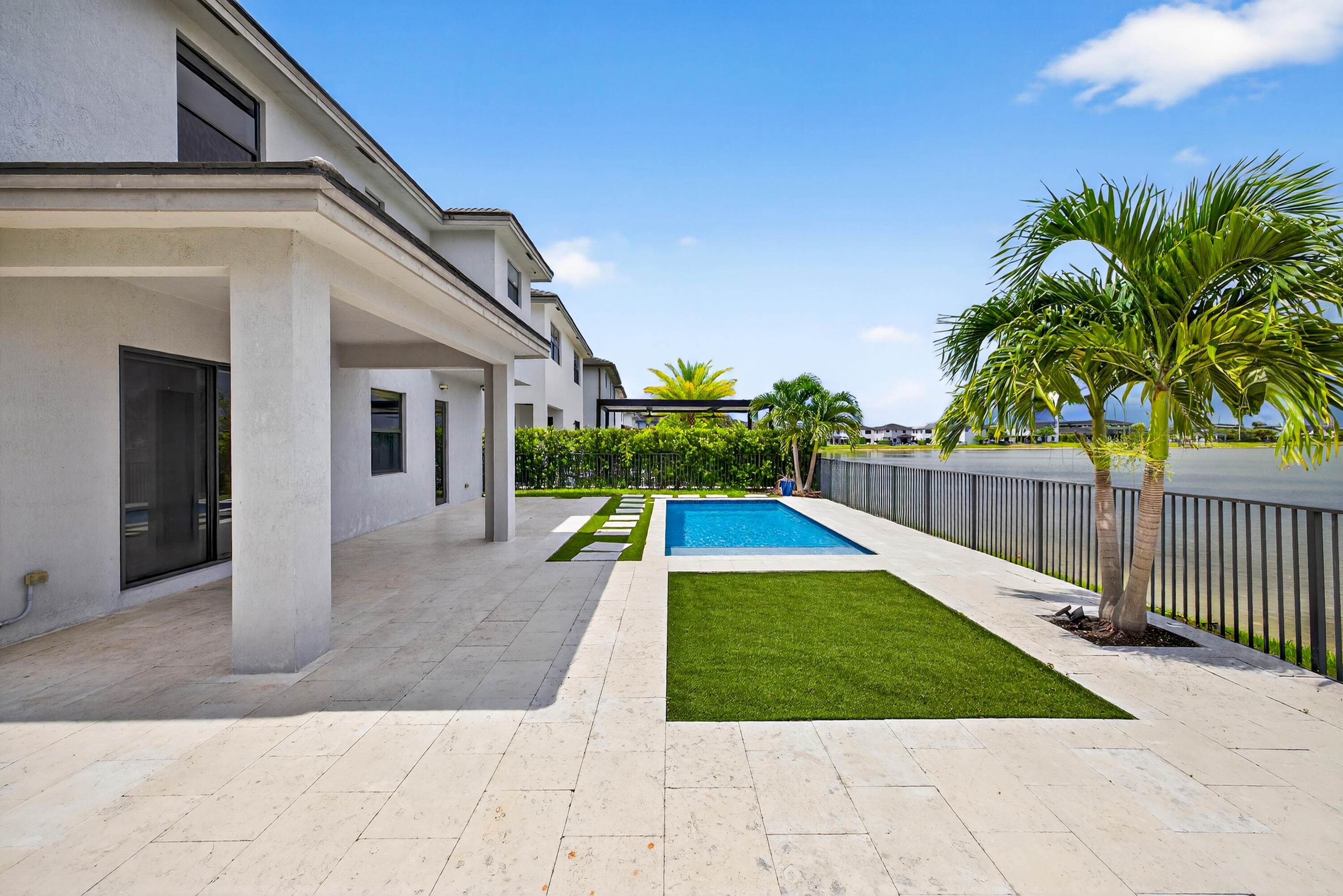 DUNNWOODY LAKE - Residential