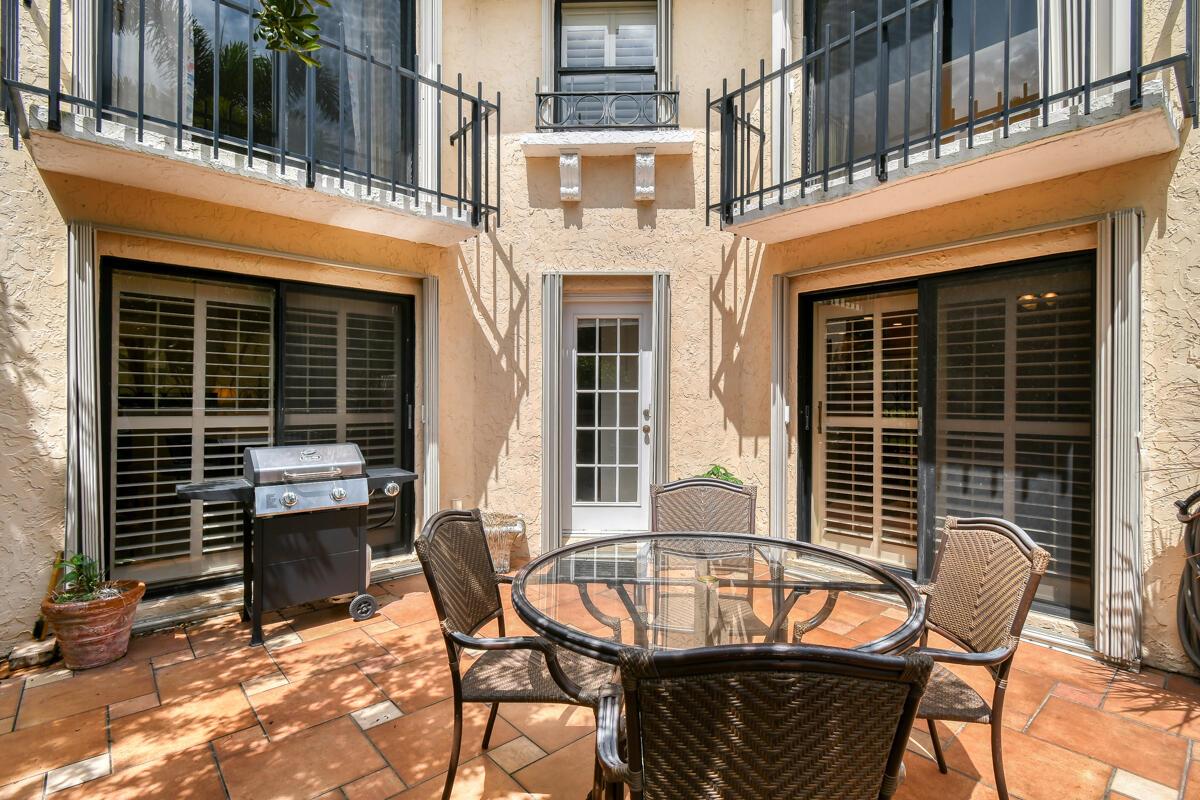 Uno Lago - Residential Lease