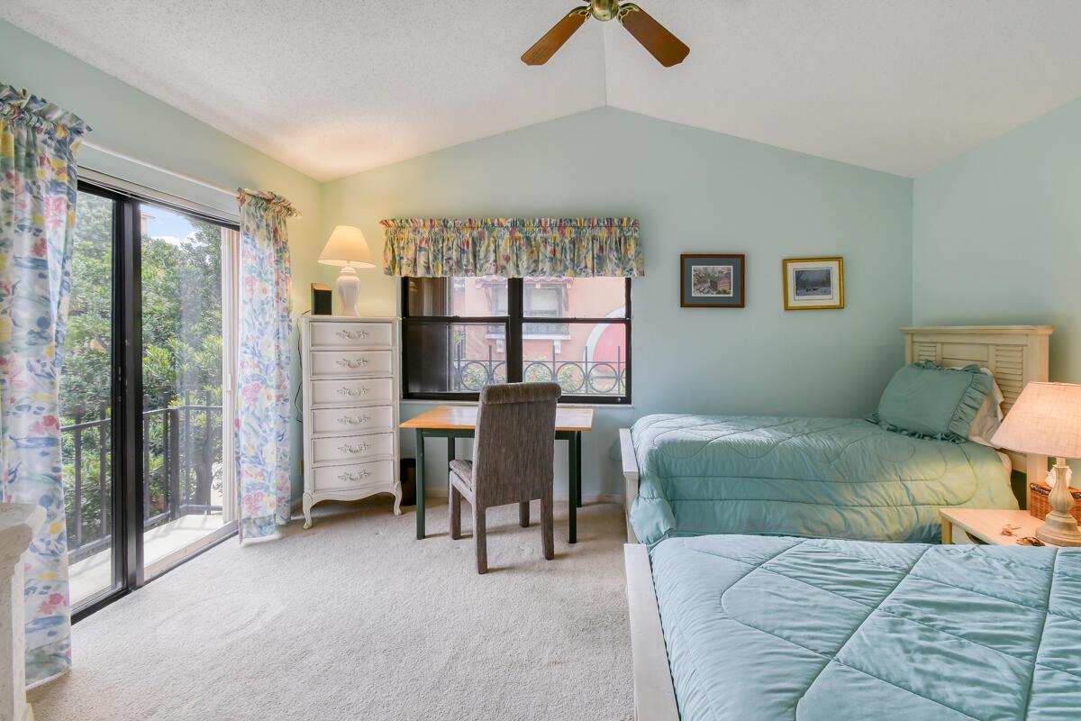 Uno Lago - Residential Lease