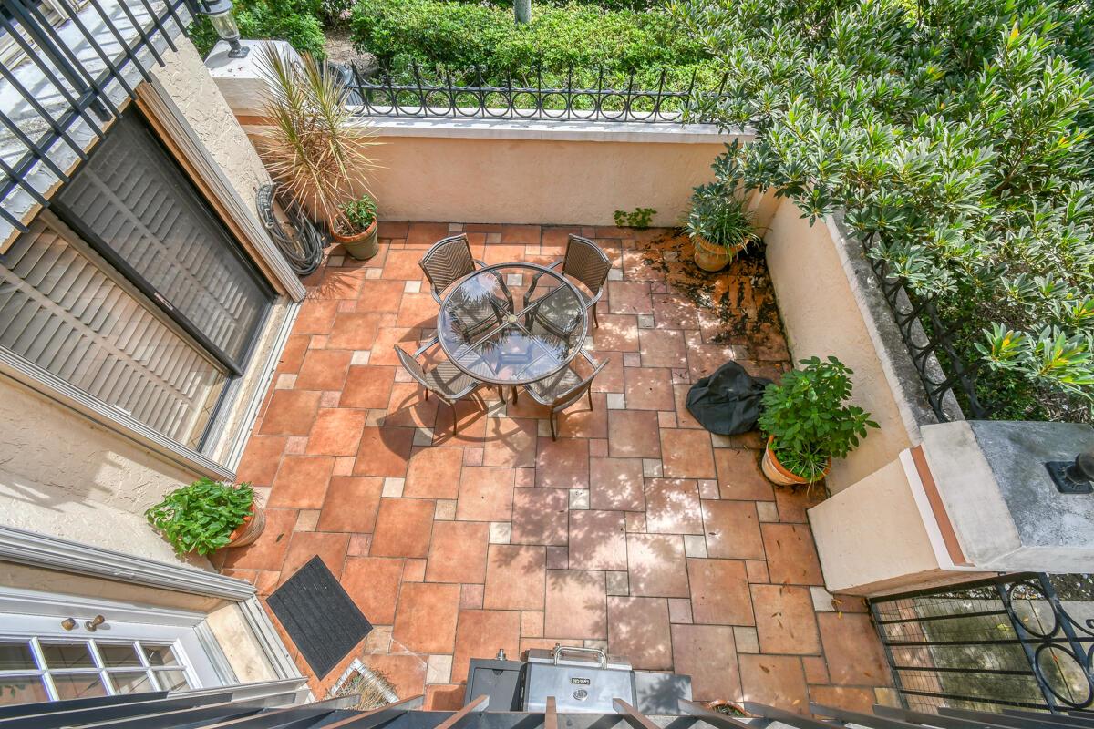 Uno Lago - Residential Lease