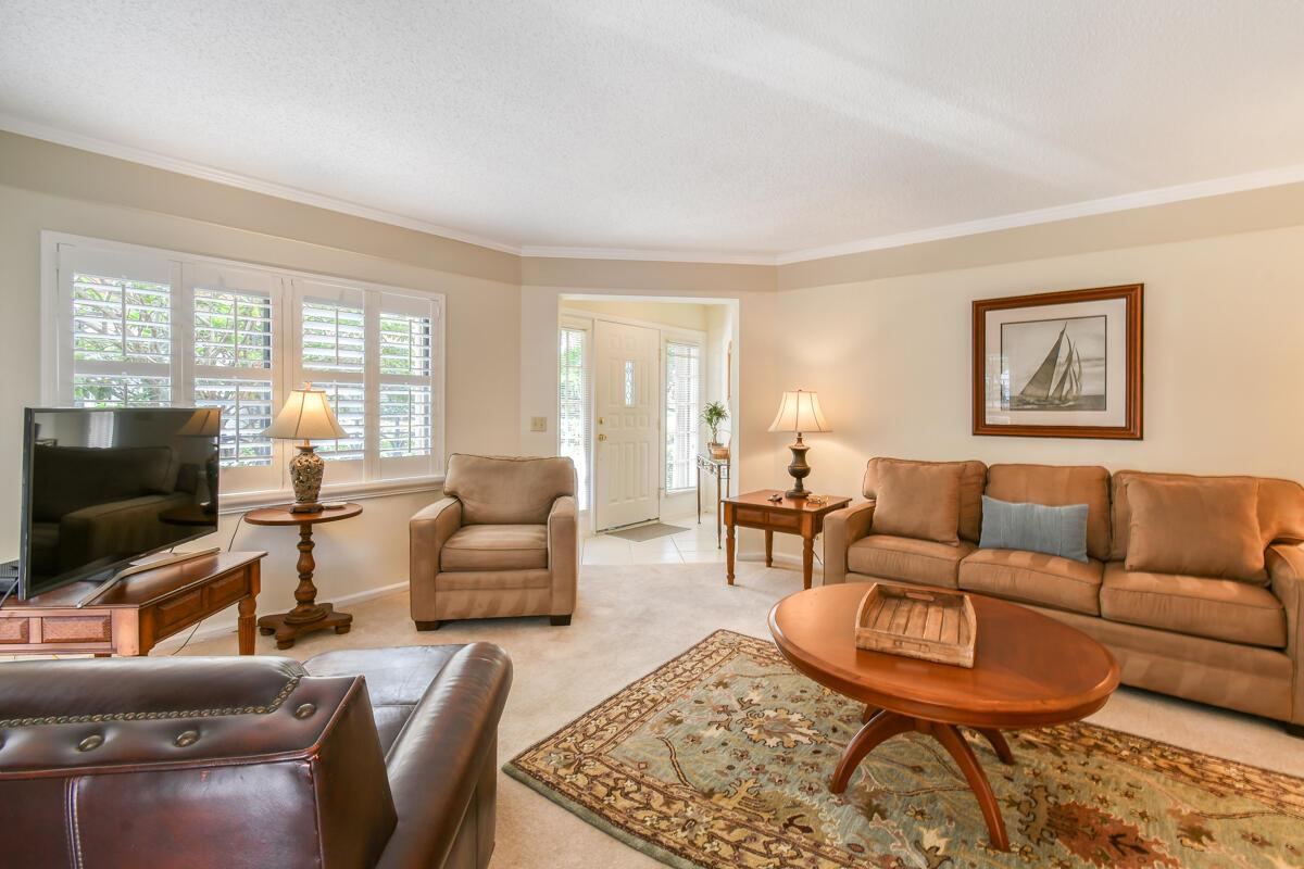 Uno Lago - Residential Lease