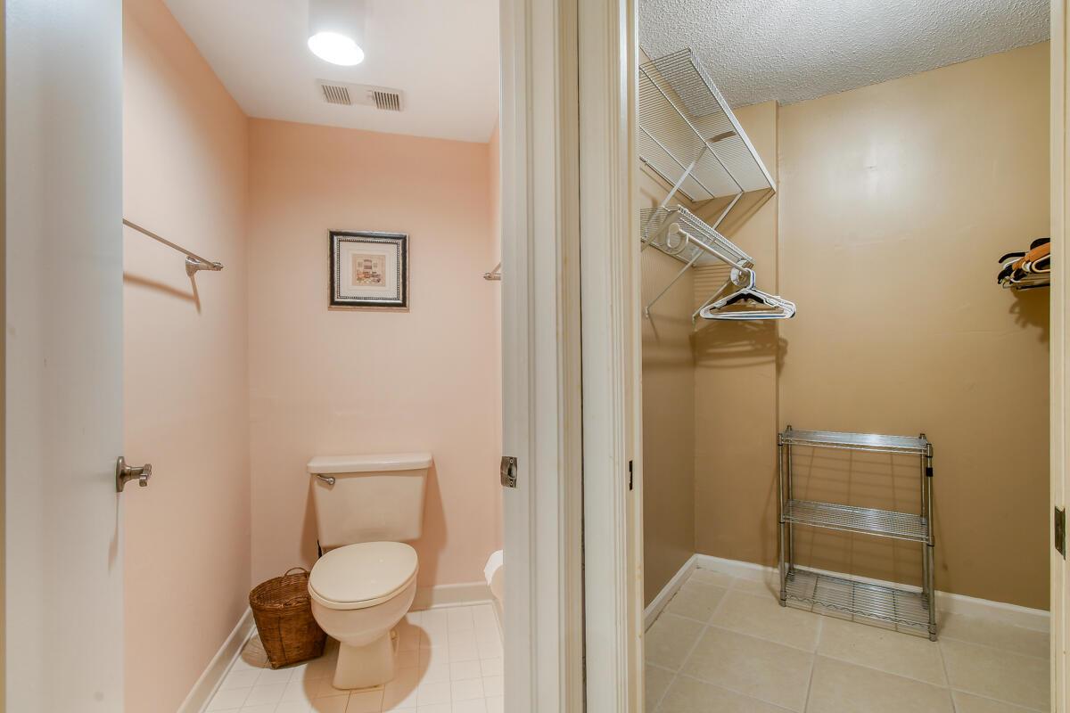 Uno Lago - Residential Lease