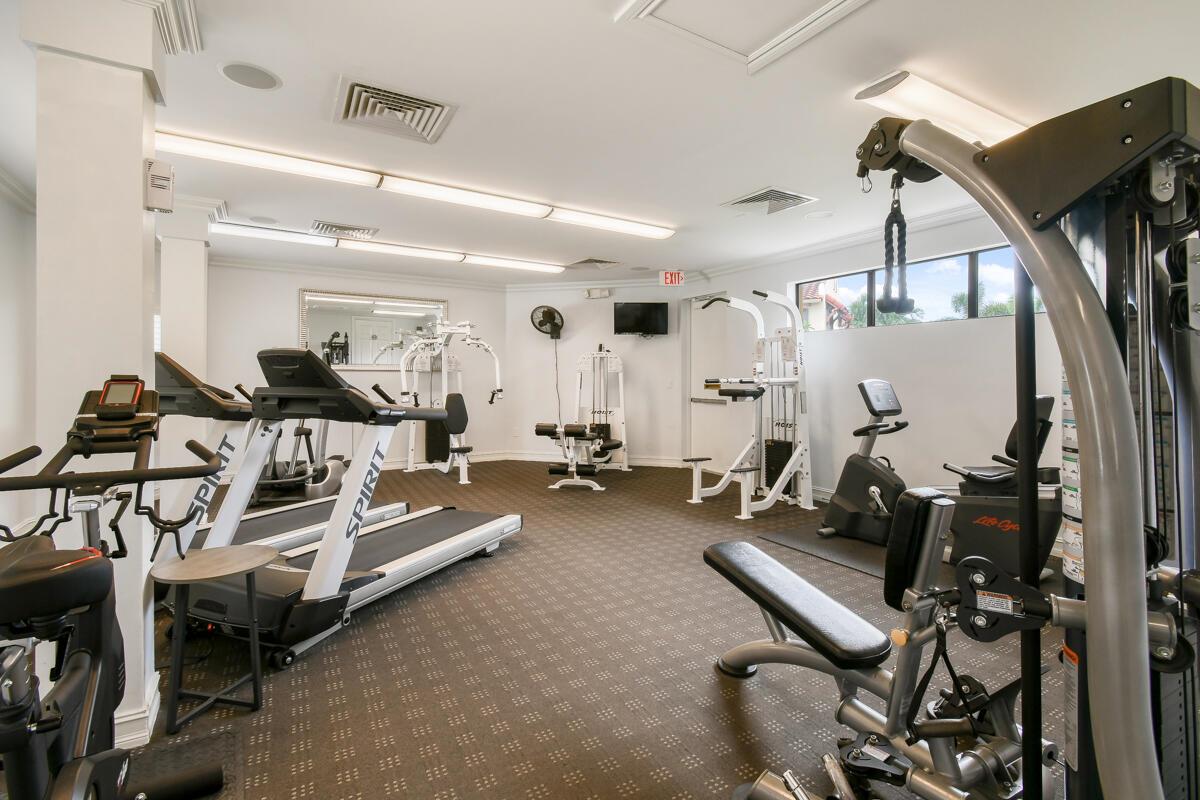 Uno Lago - Residential Lease