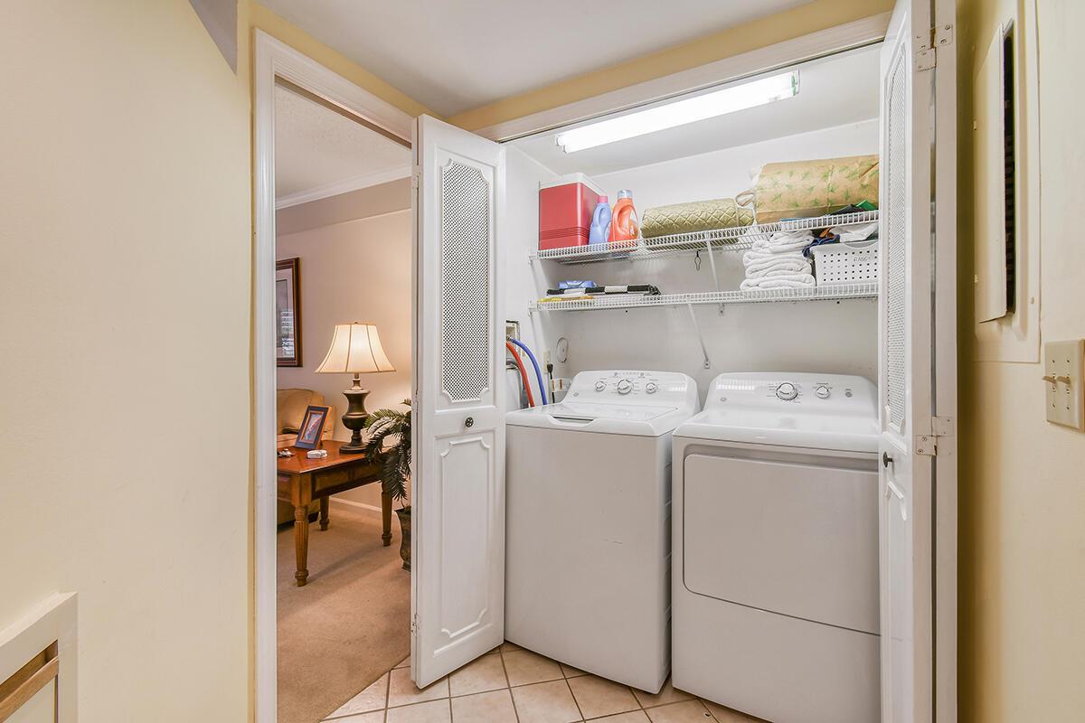 Uno Lago - Residential Lease