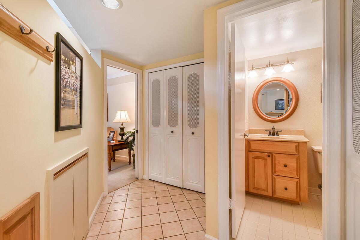 Uno Lago - Residential Lease