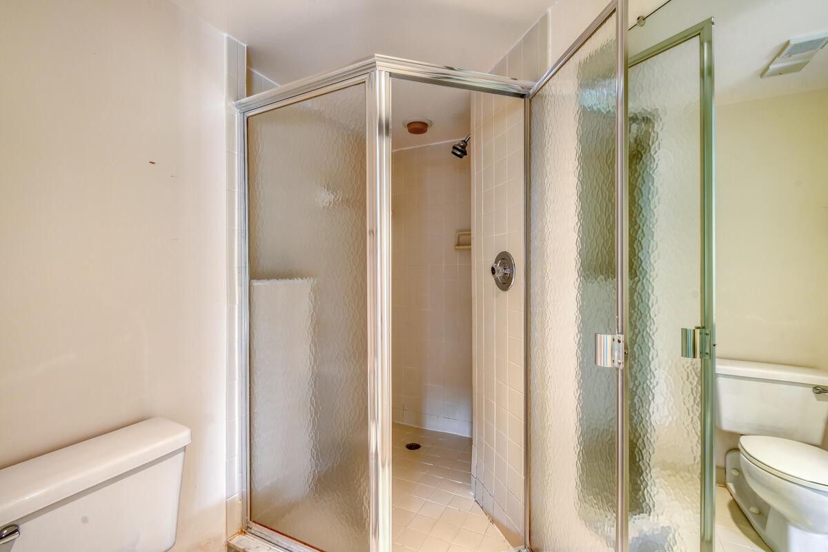 Uno Lago - Residential Lease