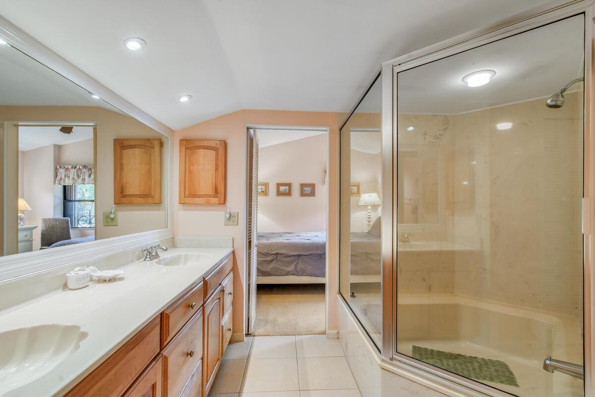 Uno Lago - Residential Lease