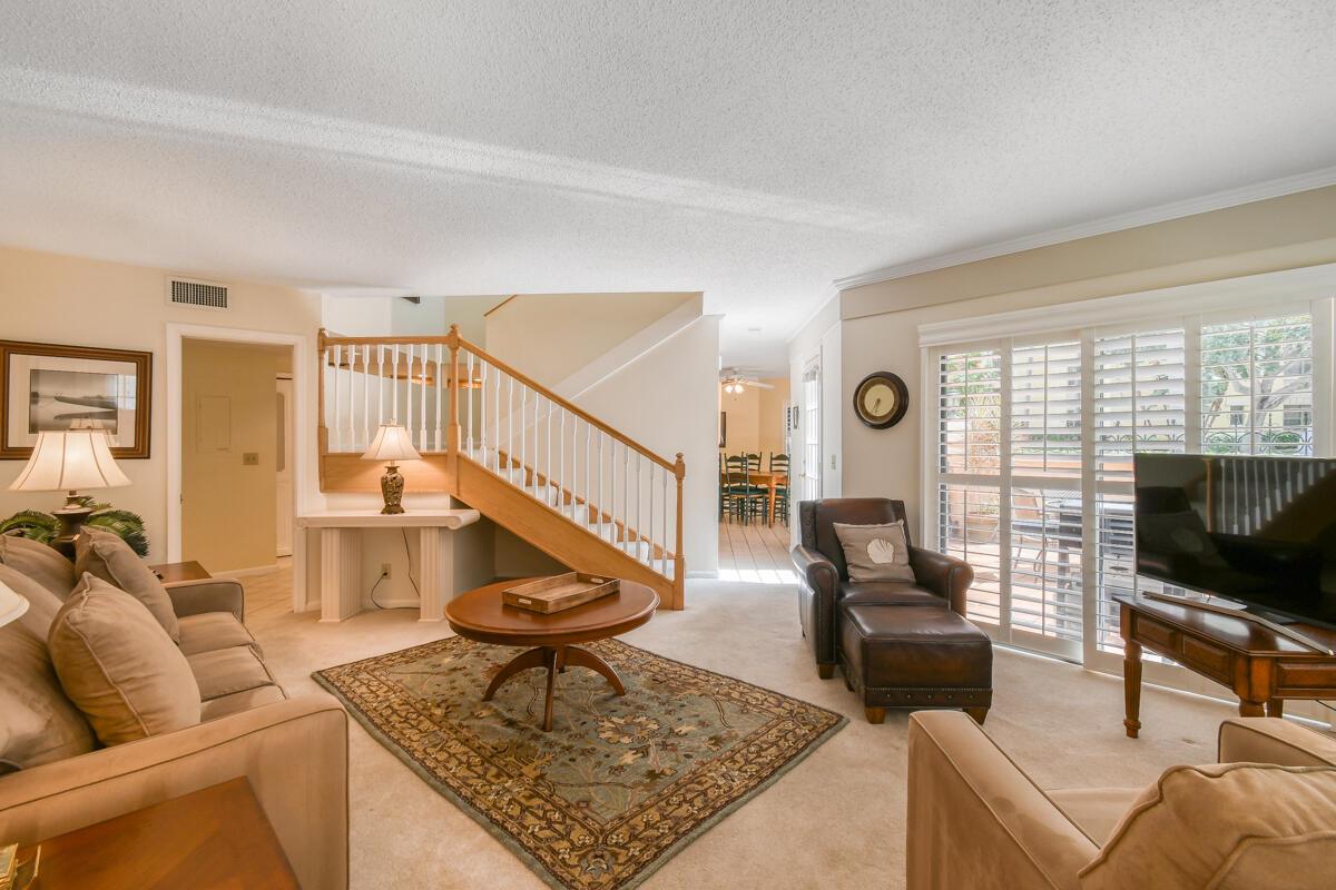 Uno Lago - Residential Lease