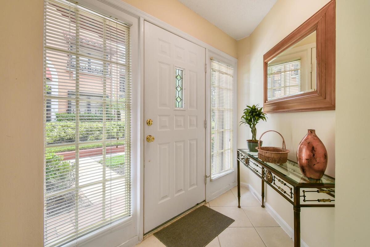 Uno Lago - Residential Lease