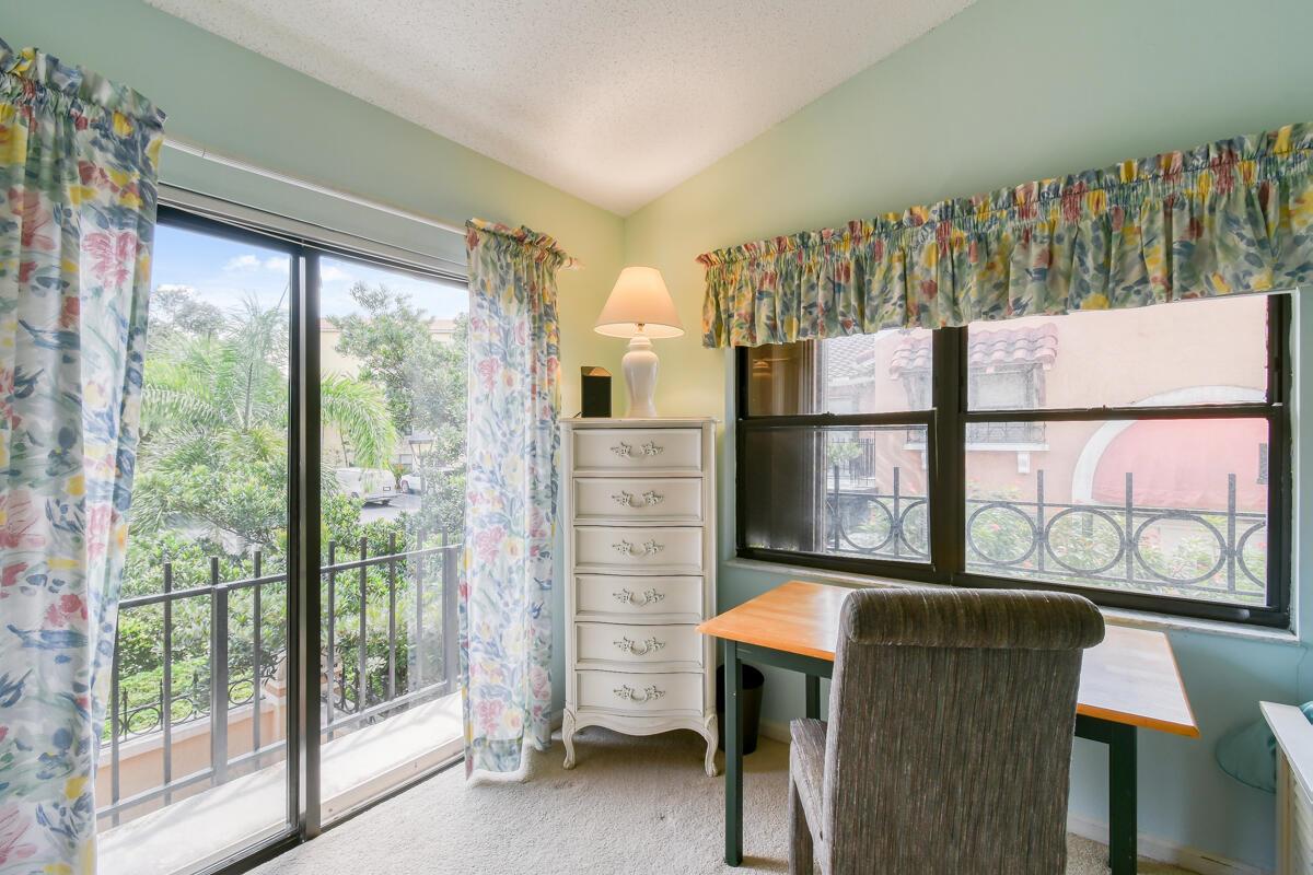 Uno Lago - Residential Lease