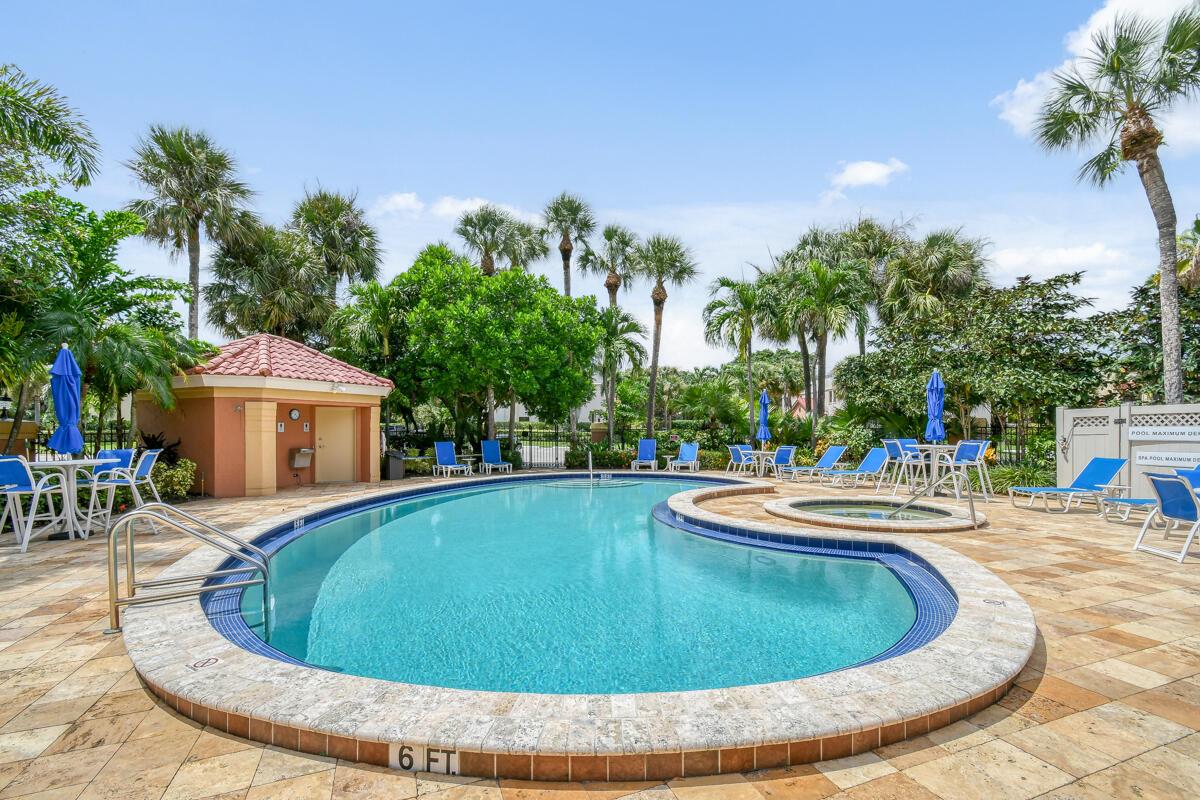 Uno Lago - Residential Lease