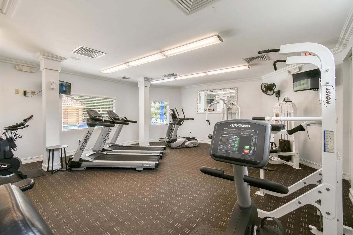 Uno Lago - Residential Lease