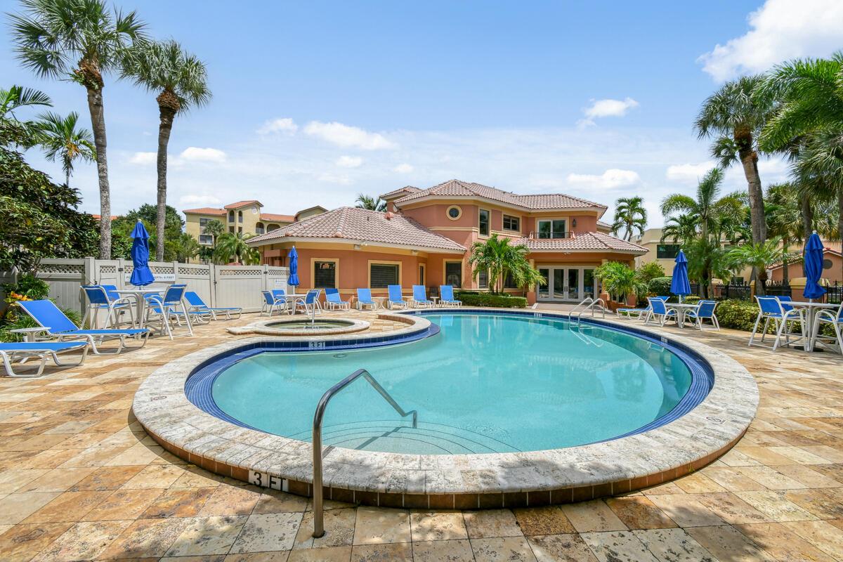 Uno Lago - Residential Lease