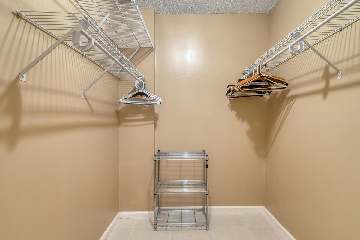 Uno Lago - Residential Lease