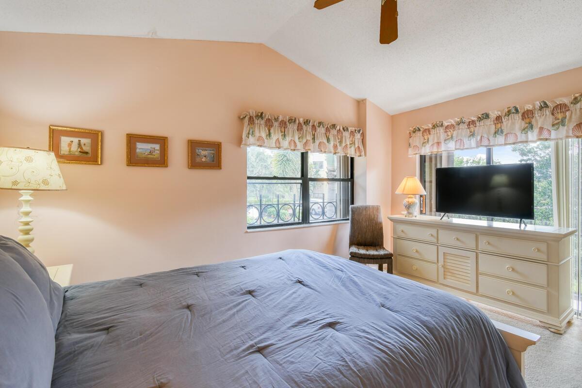 Uno Lago - Residential Lease